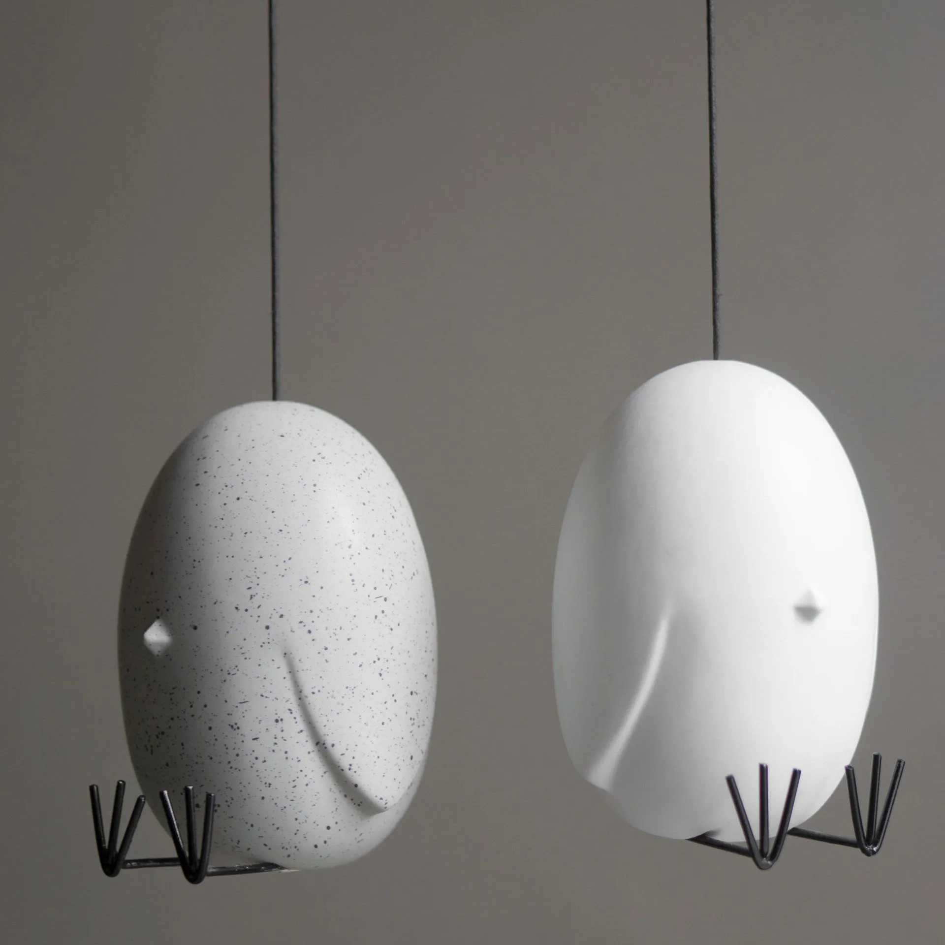 Adorno de Pascua Hang Around, Mole dot DBKD