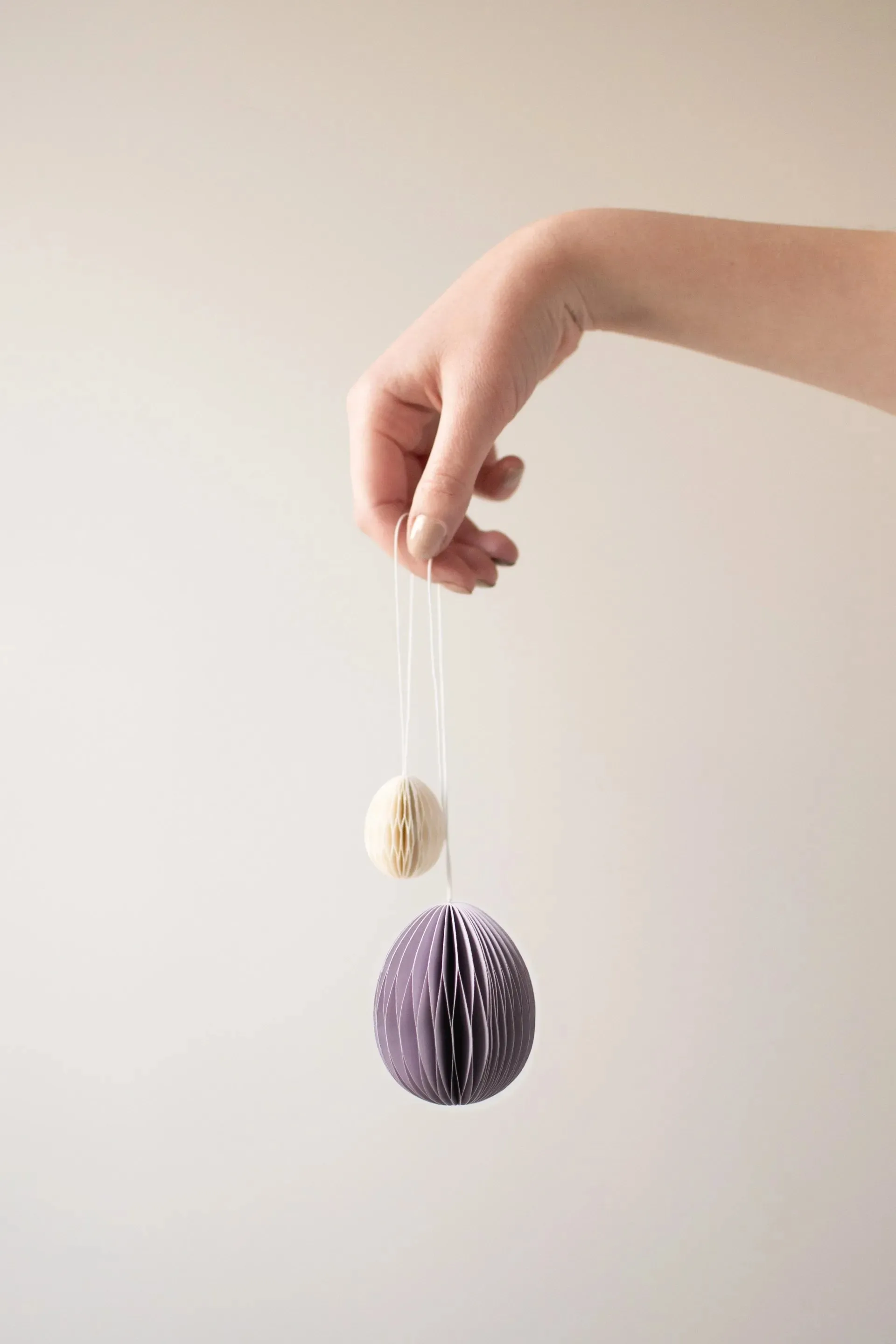 Colgante de Pascua Ovoid papel small 4 cm, White DBKD