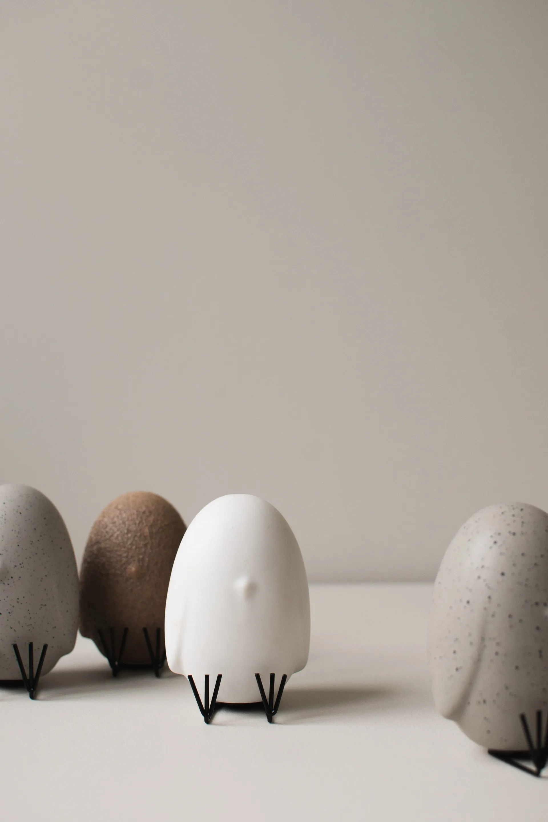 Decoración de pascua Sit Around, White DBKD