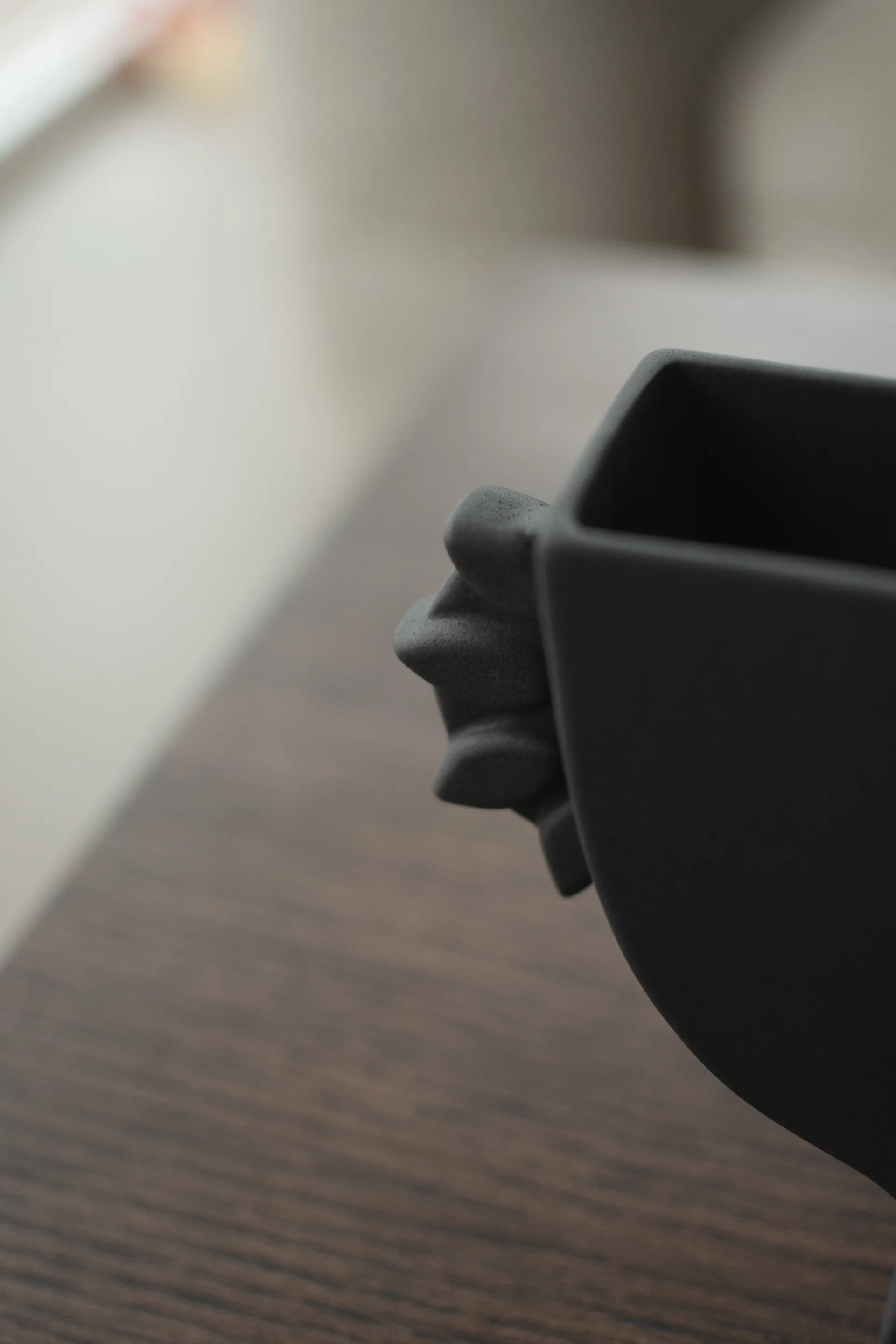 Jarrón plano 16 cm, Negro DBKD