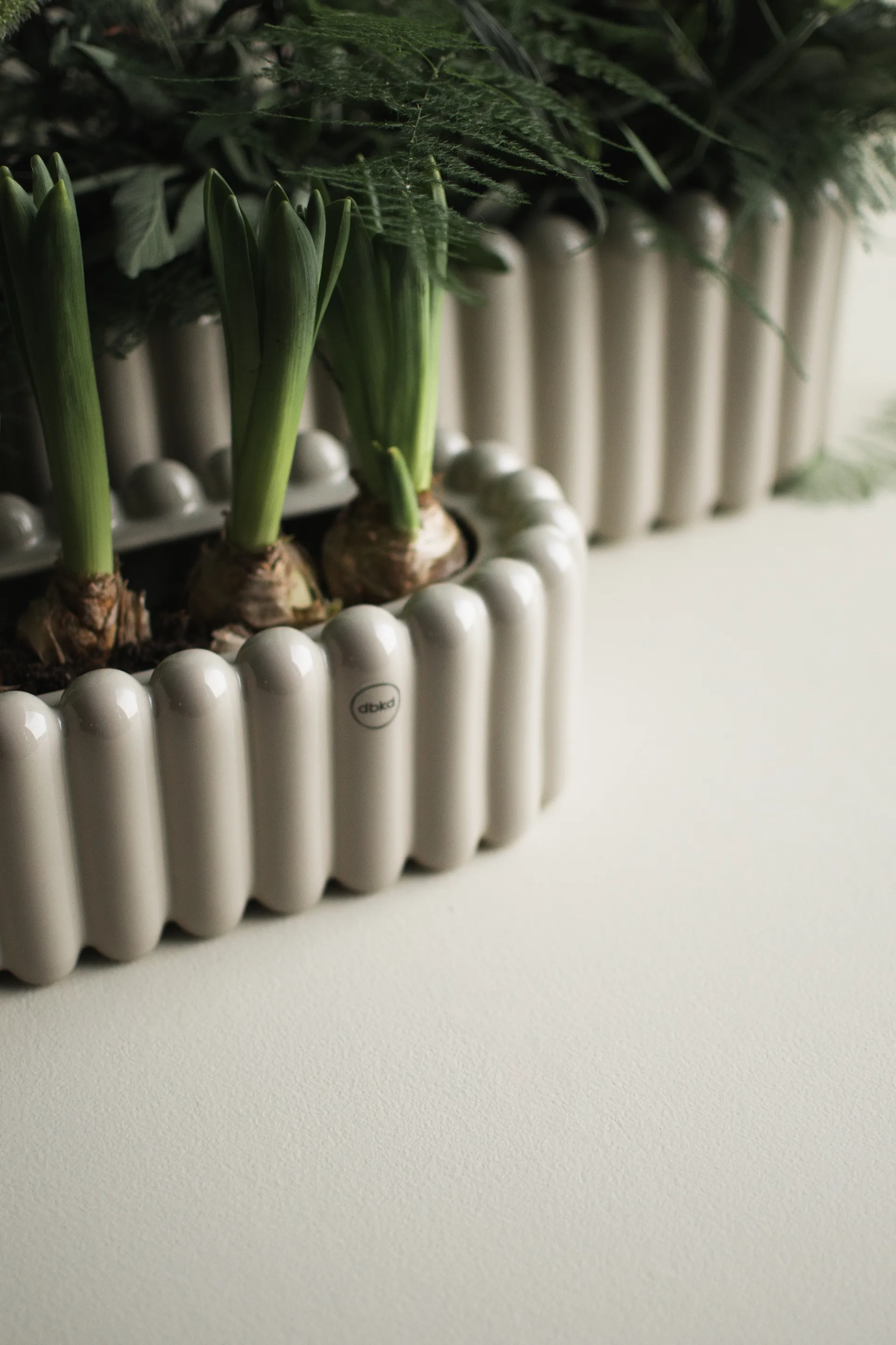 Maceta ovalada Mist pequeña 35 cm, Topo brillante DBKD