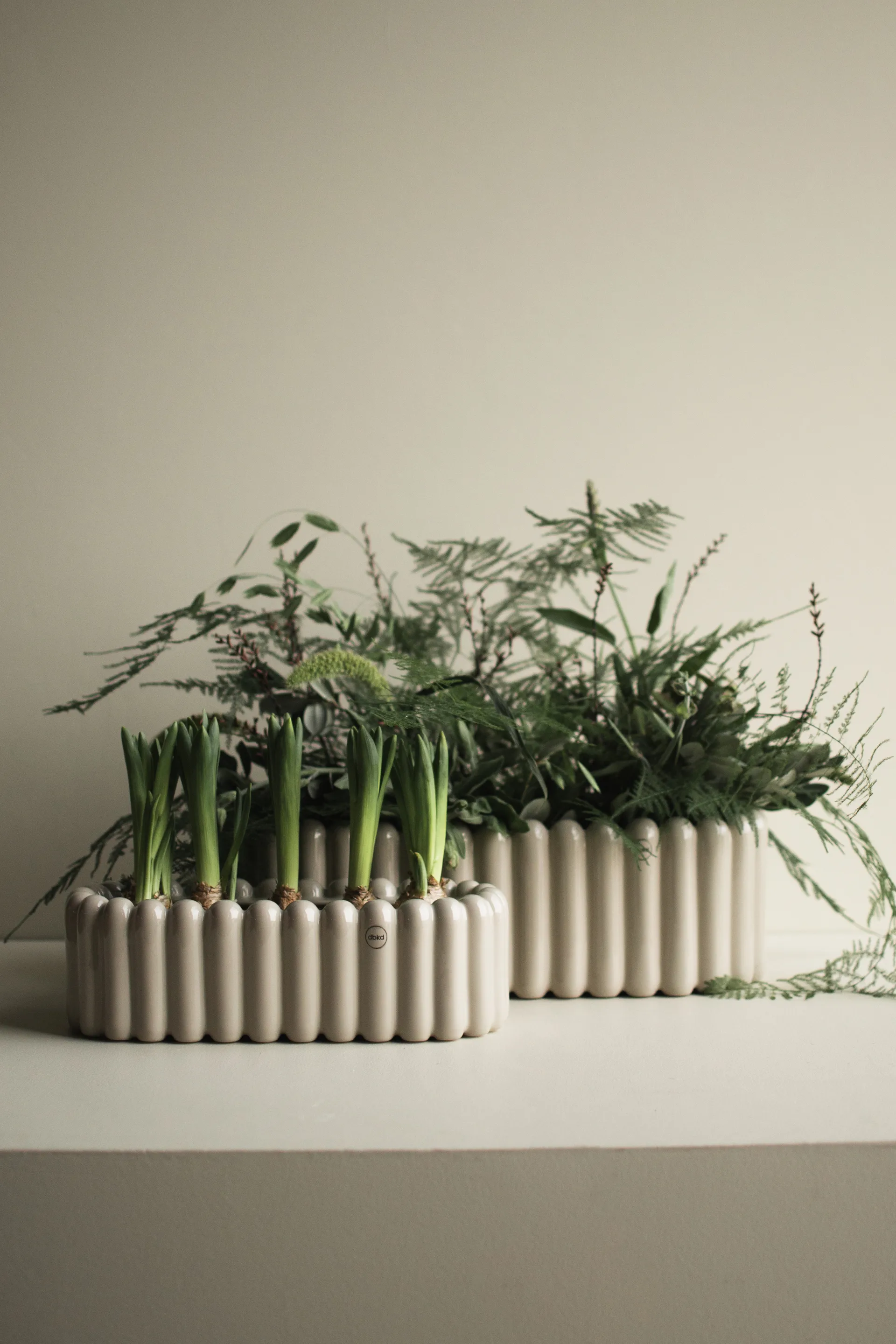 Maceta ovalada Mist pequeña 35 cm, Topo brillante DBKD