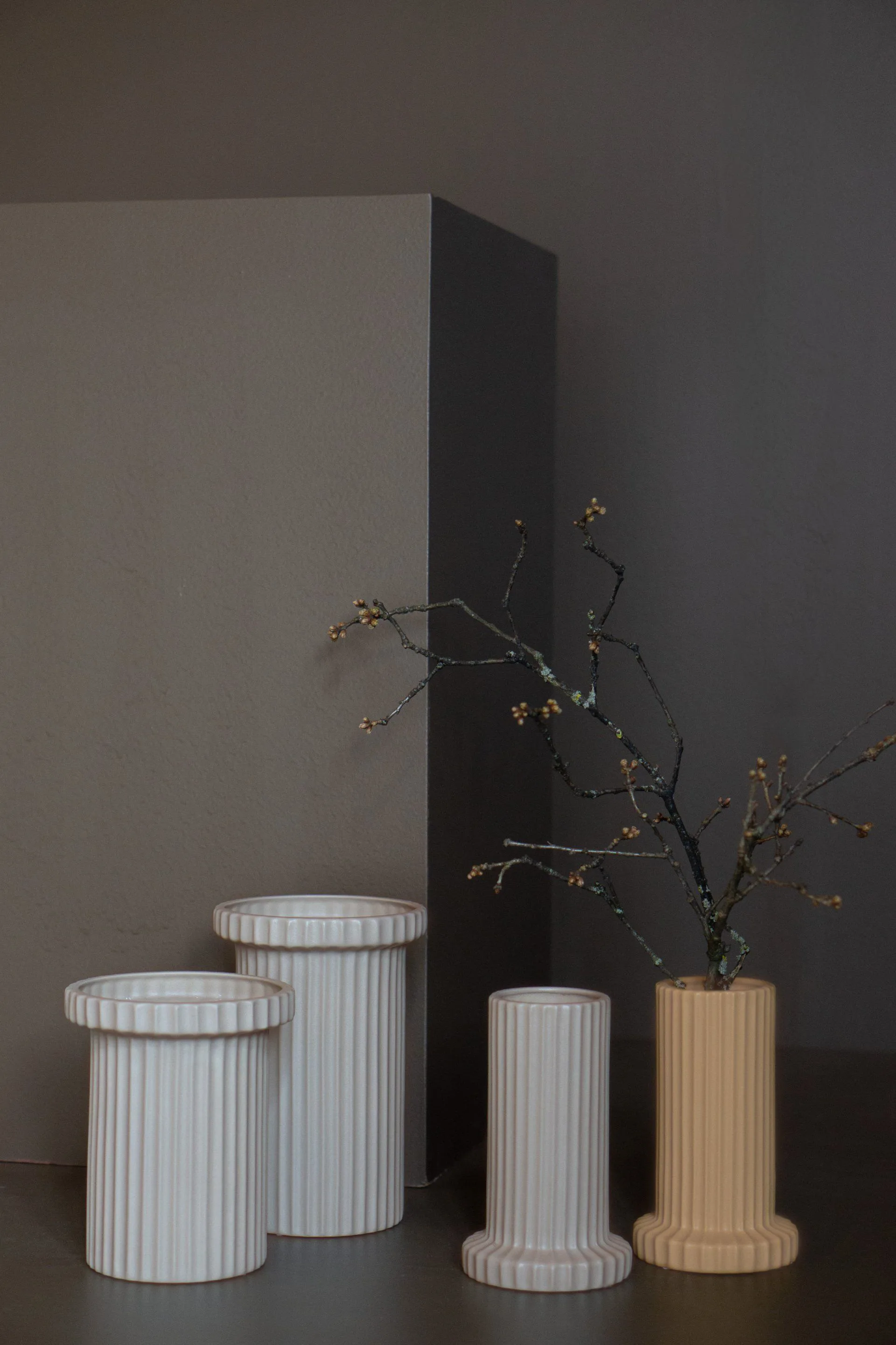 Maceta Stripe grande h22 cm Ø12 cm, Sandy mole DBKD