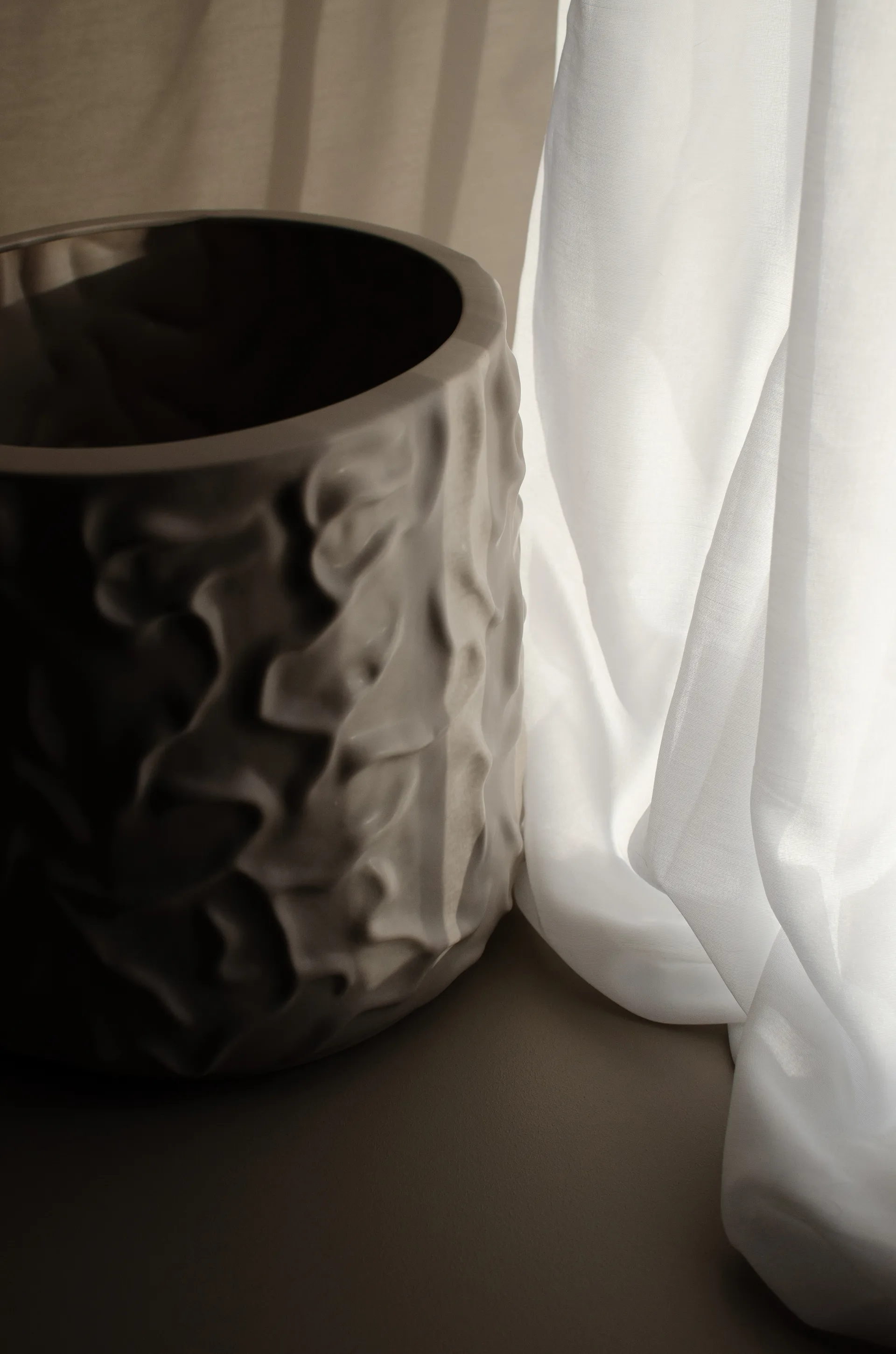 Maceta Swoon Ø23 cm, Matte mole DBKD