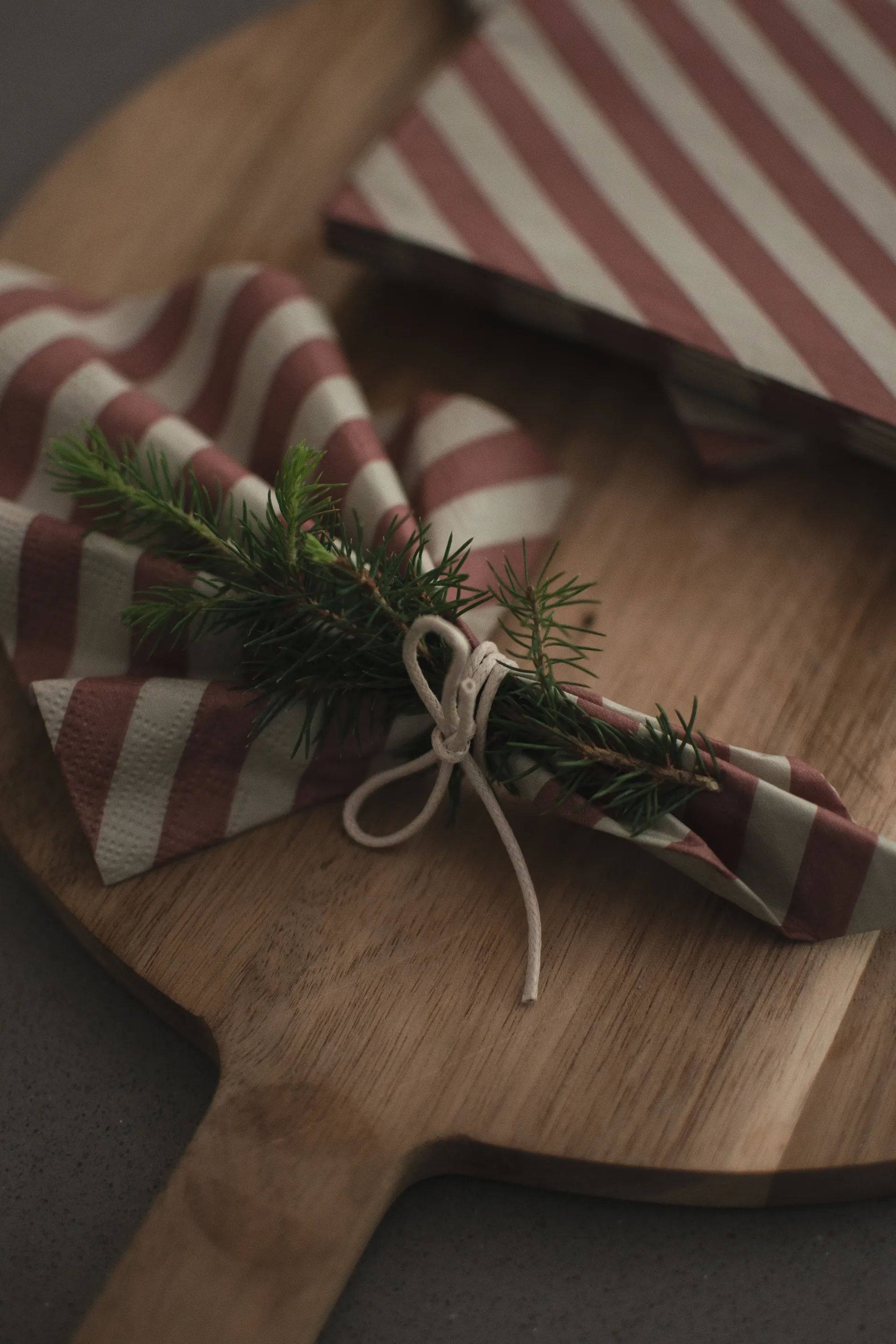 Servilleta de papel Stripe 33x33 cm  paquete de 20, Dark red DBKD