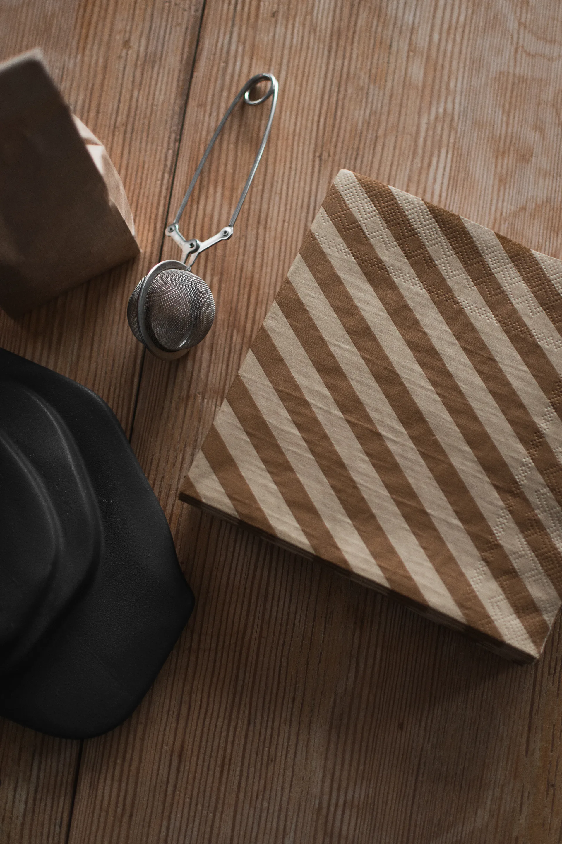 Servilleta de papel Stripe 33x33 cm  paquete de 20, Nougat DBKD