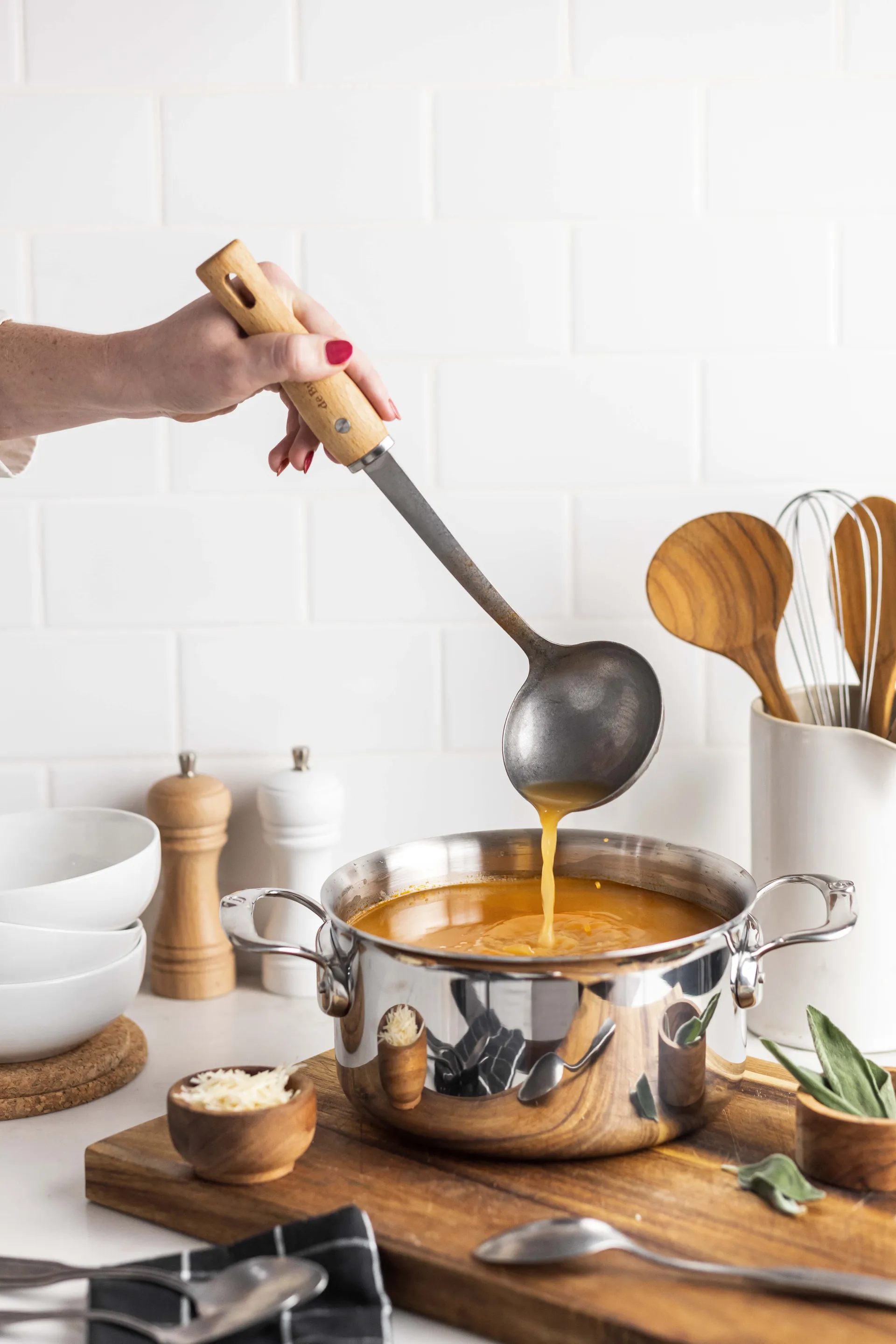 Cucharón de sopa con mango de madera De Buyer B Bois, acero inoxidable De Buyer