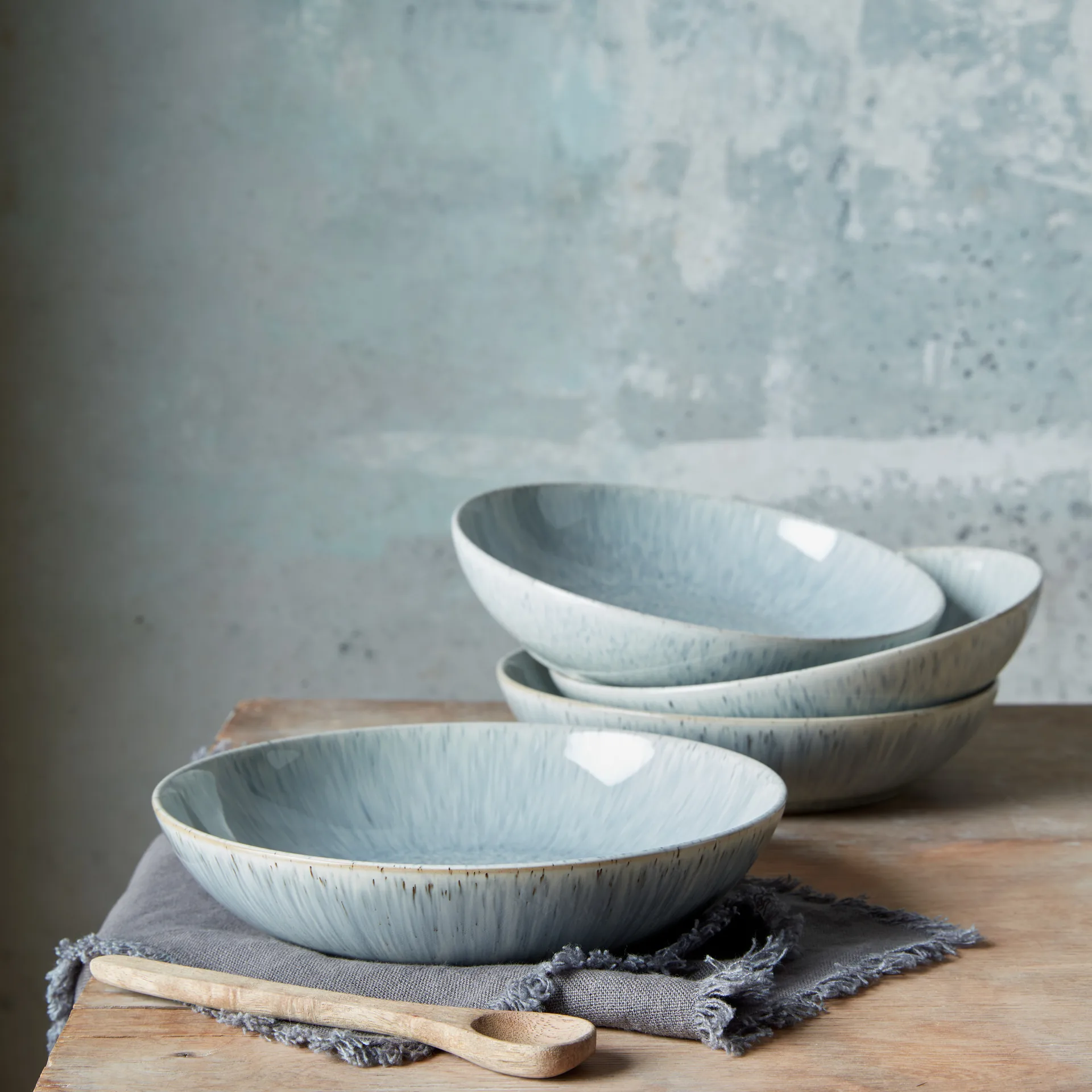 Bol para pasta Halo Speckle 22 cm, gris-marrón Denby