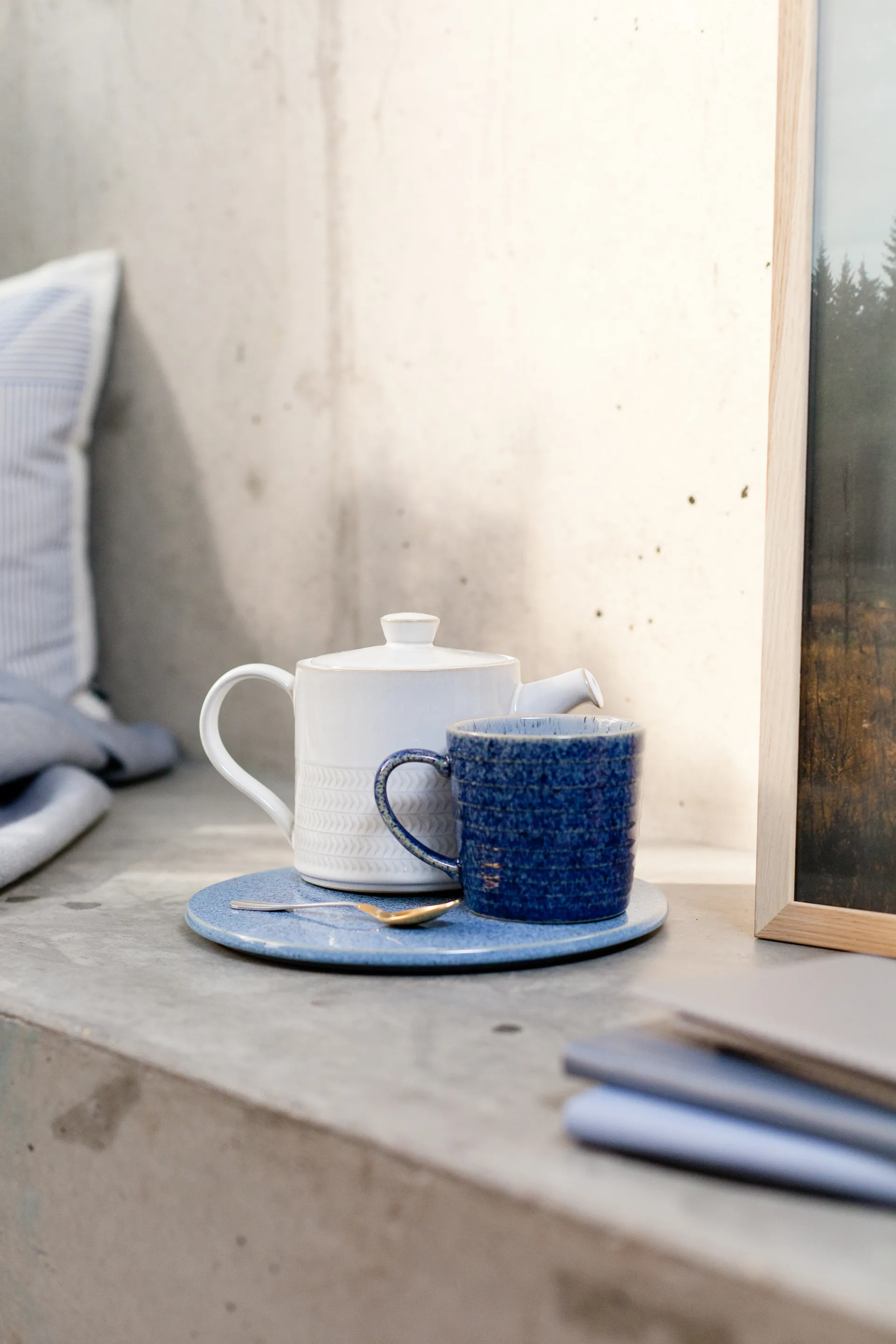 Taza Studio Blue acanalada 40 cl, Cobalt-pebble Denby