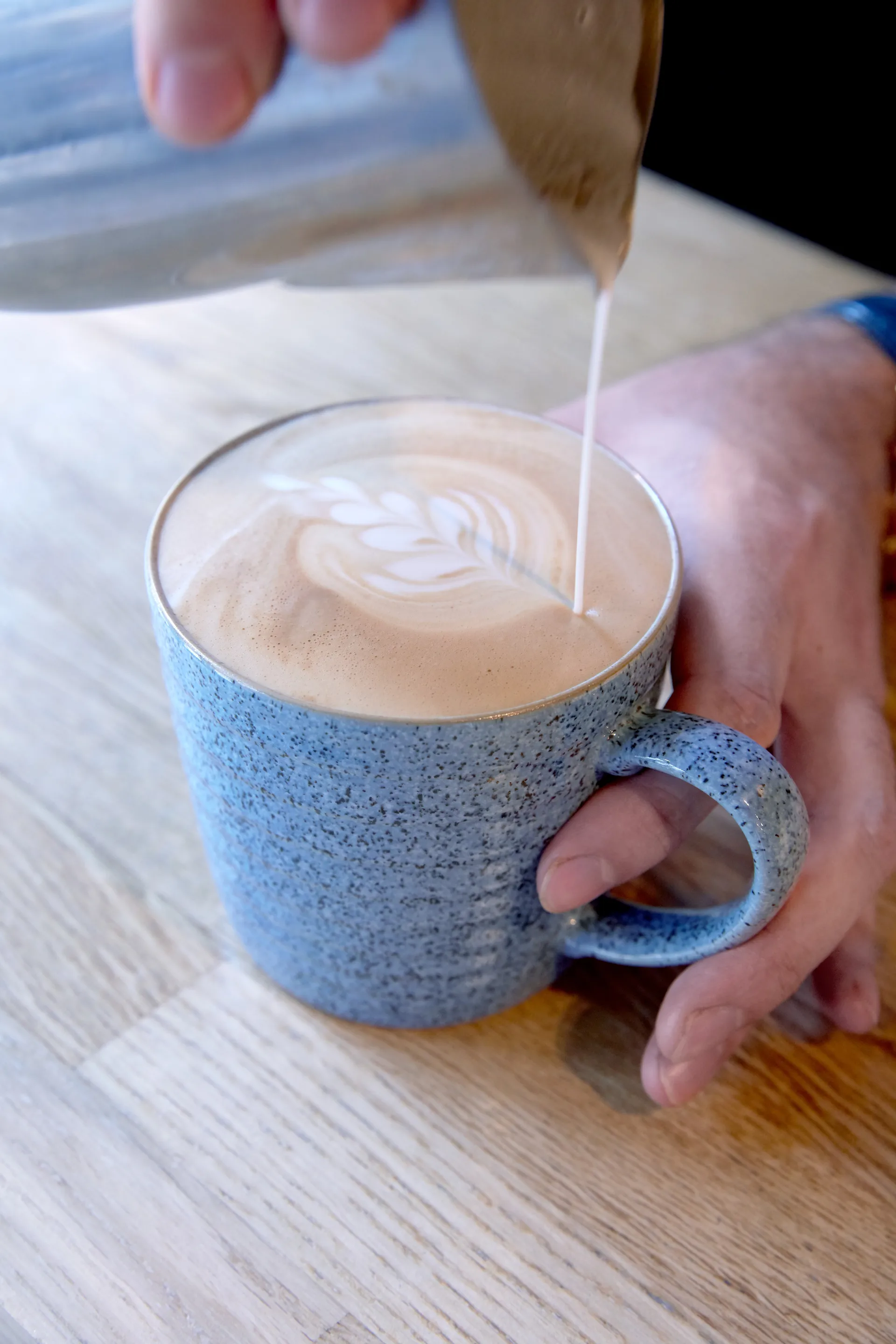 Taza Studio Blue acanalada 40 cl, Flint-chalk Denby