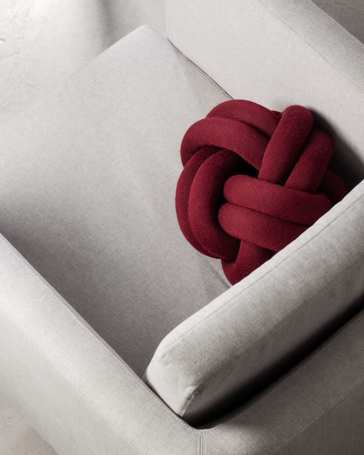 Cojín Knot, Bordeaux Design House Stockholm
