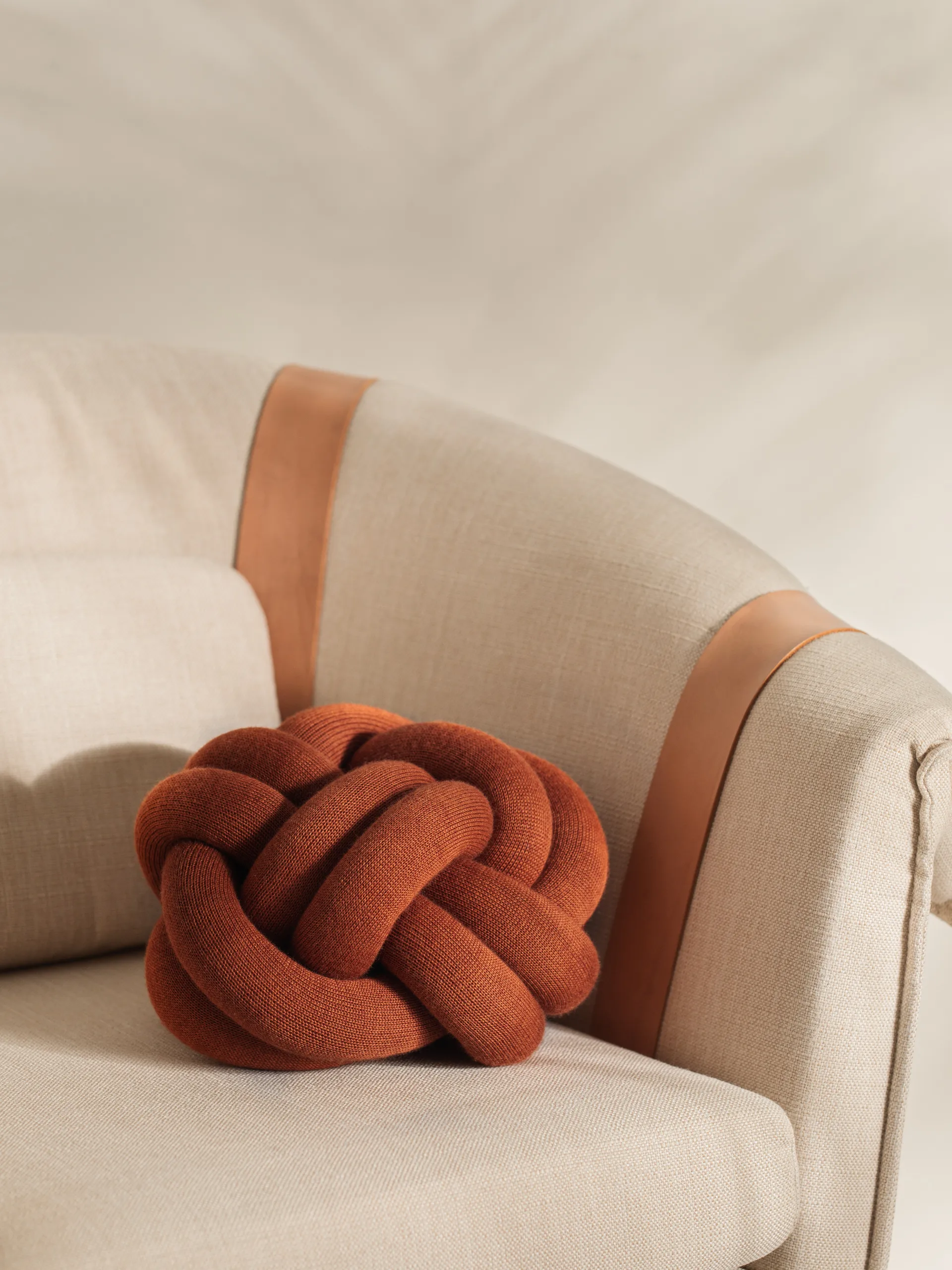 Cojín Knot, Ochre Design House Stockholm