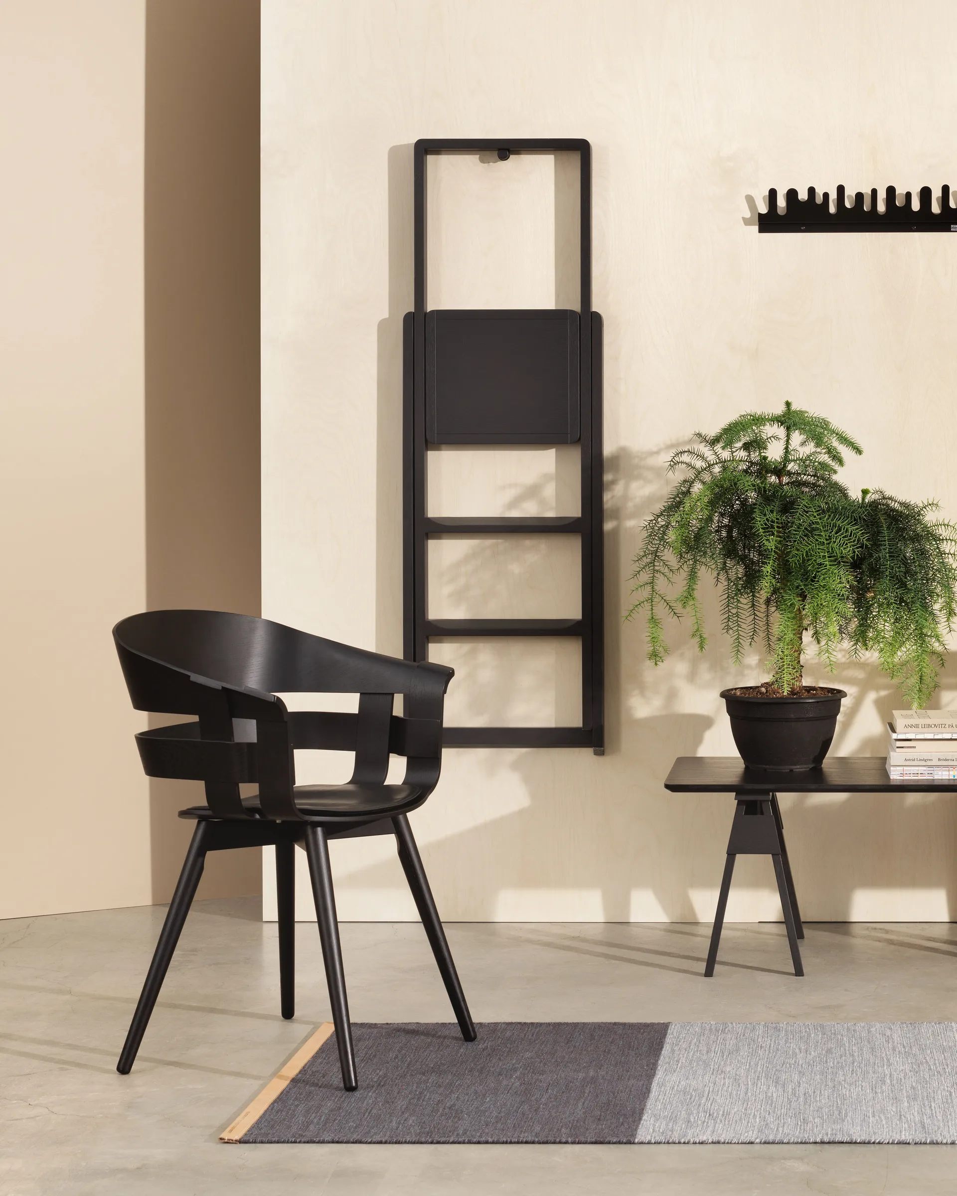 Escalera Step, Teñido de negro Design House Stockholm
