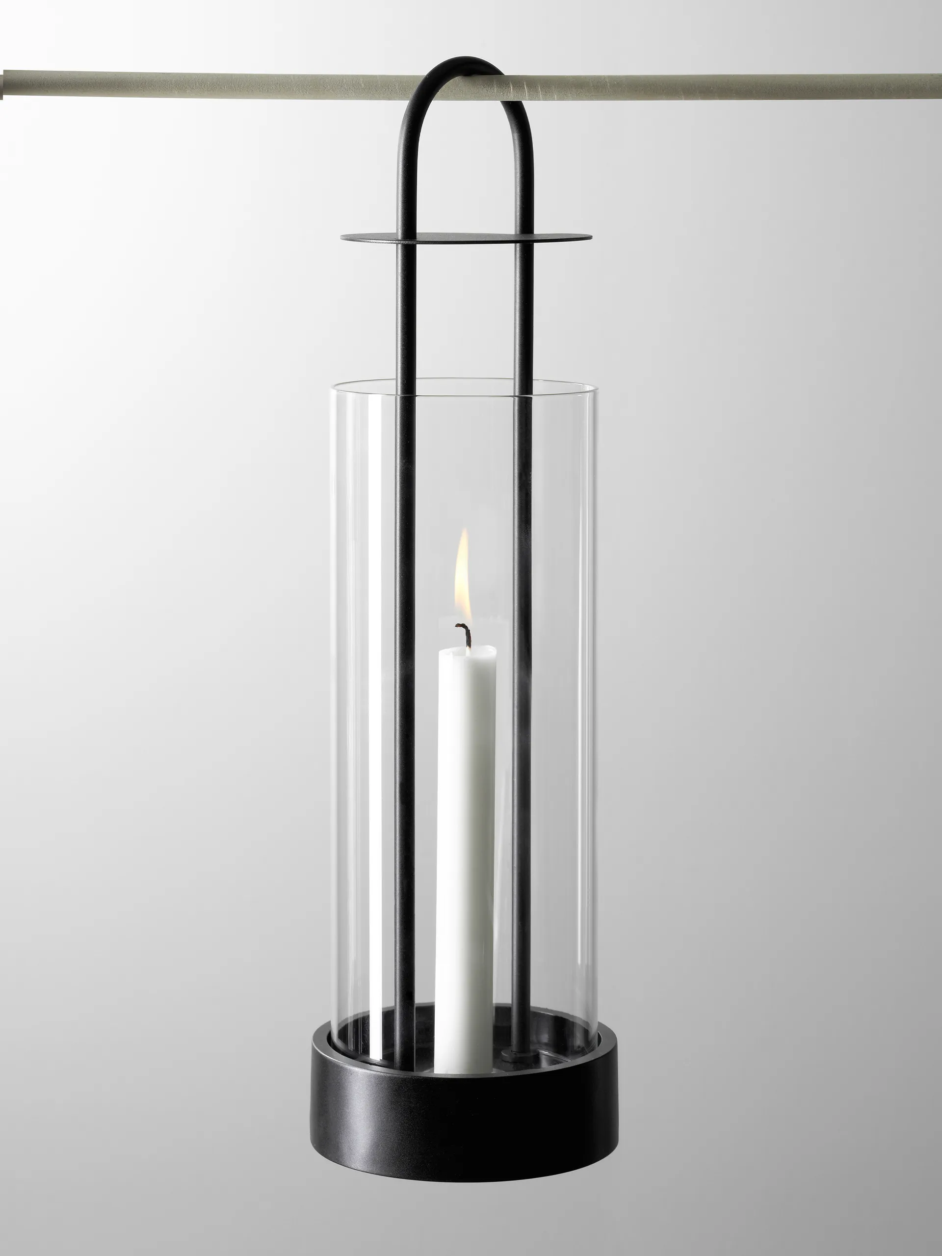 Farol para velas Lotus Hurricane, negro Design House Stockholm