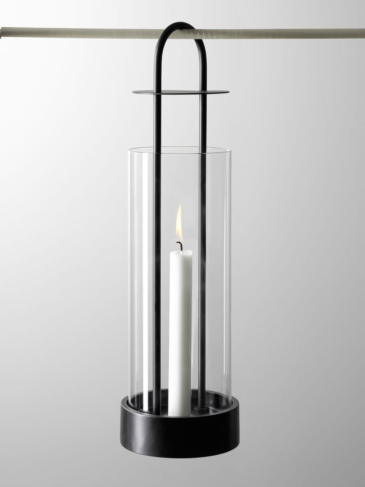 Farol para velas Lotus Hurricane, negro Design House Stockholm
