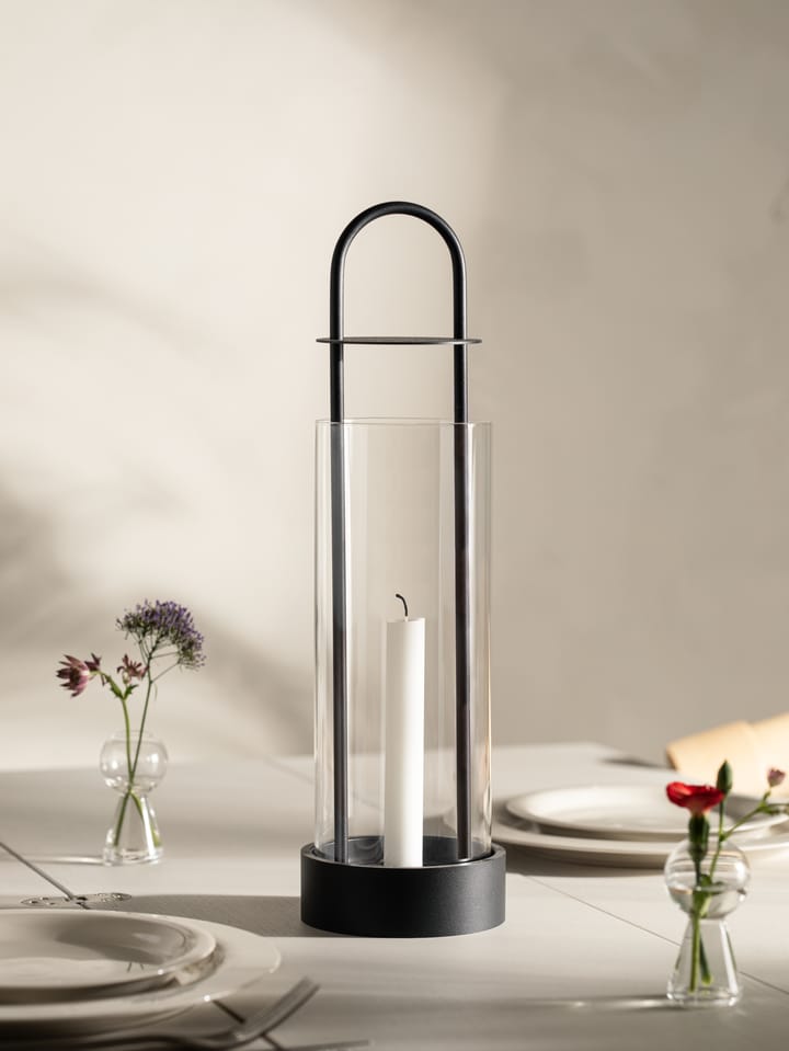 Farol para velas Lotus Hurricane, negro Design House Stockholm