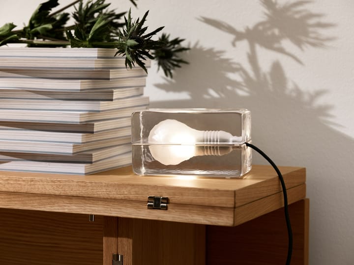 Lámpara de mesa Block Lamp, cable negro Design House Stockholm