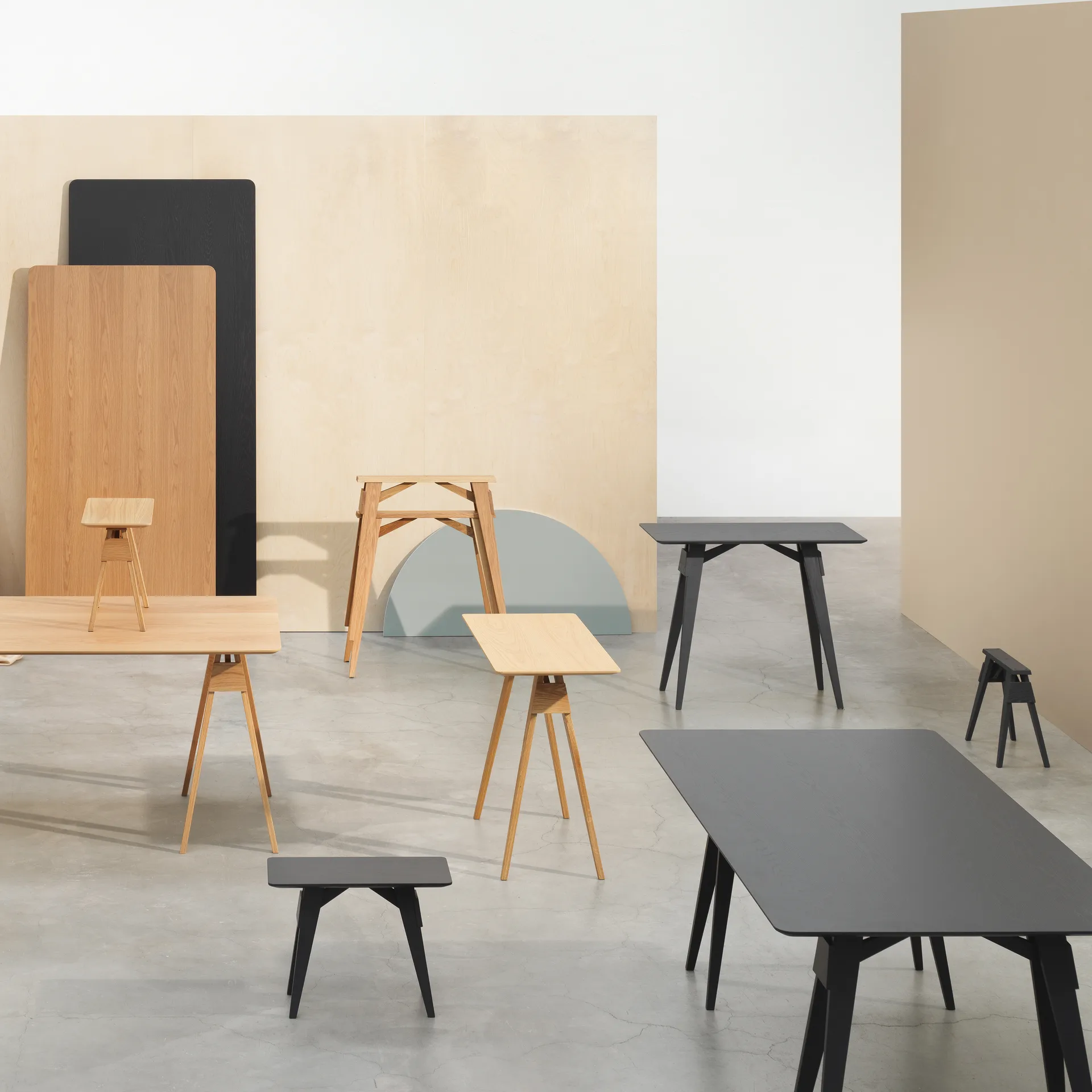 Mesa auxiliar Arco L, negro Design House Stockholm