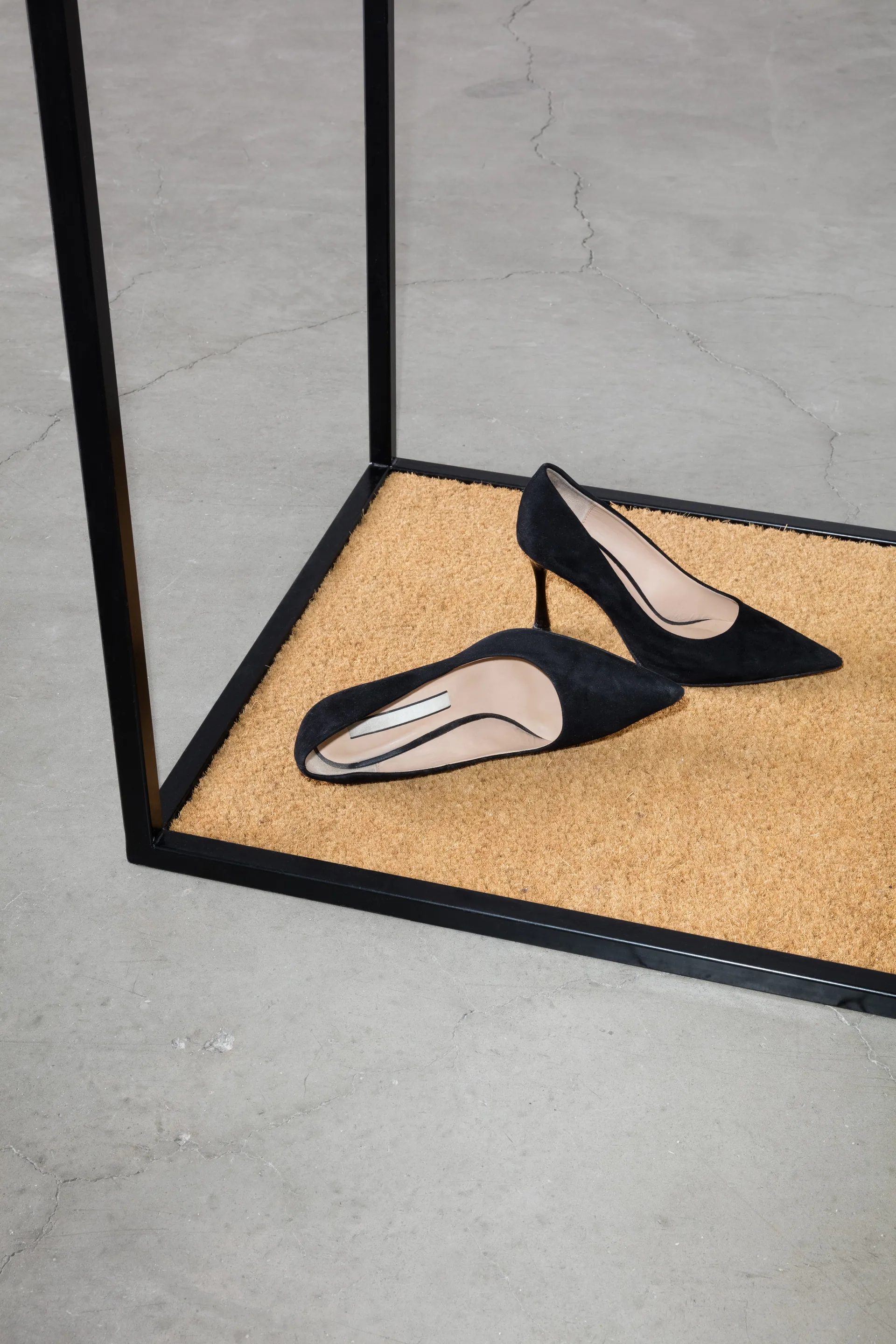 Perechero Atelje, Negro Design House Stockholm