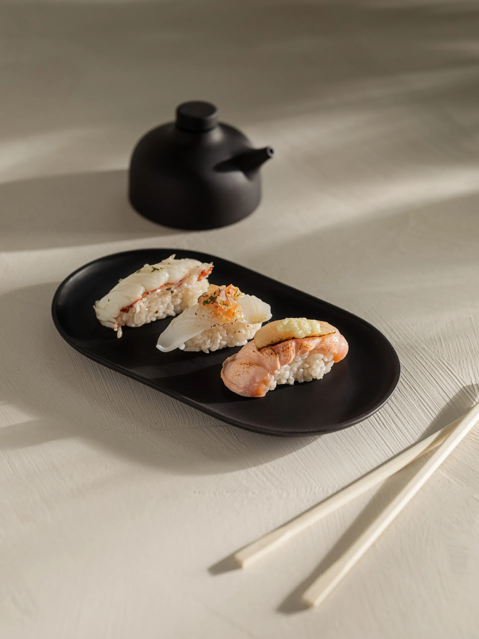 Plato ovalado Sand 12,5x20 cm, Black clay Design House Stockholm
