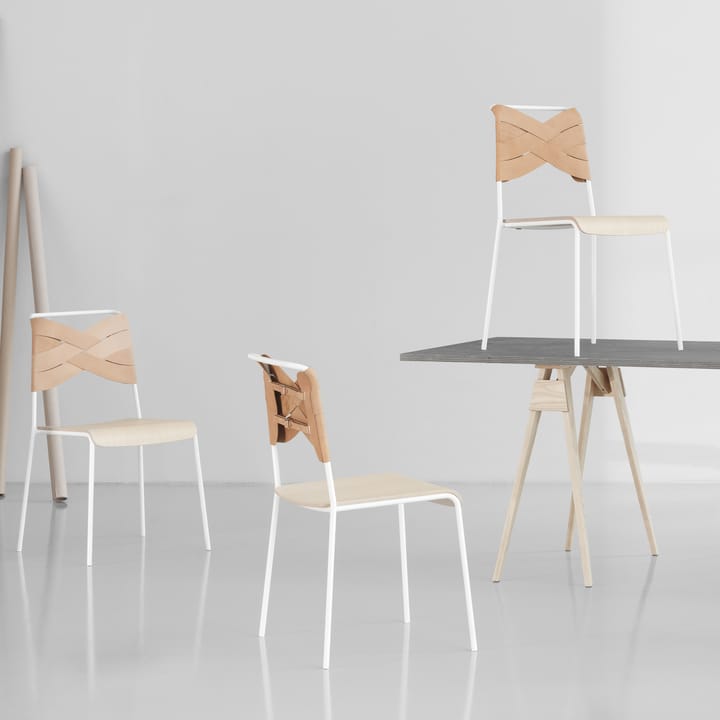 Silla Torso, Roble, cuero natural, patas de cromo Design House Stockholm