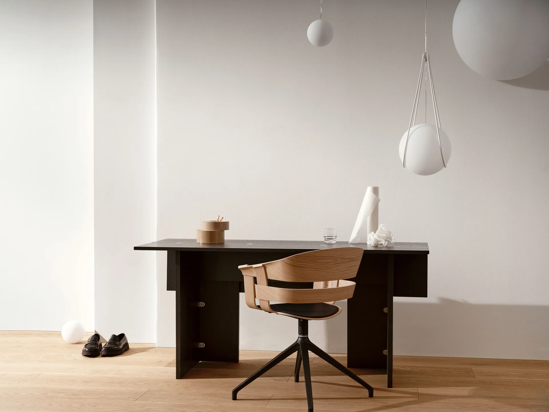 Soporte Kosmos negro, mediano Design House Stockholm