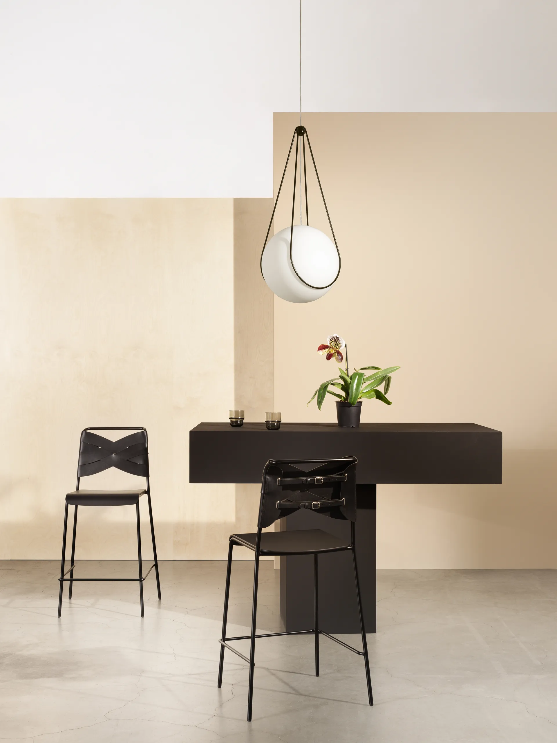 Soporte Kosmos negro, mediano Design House Stockholm
