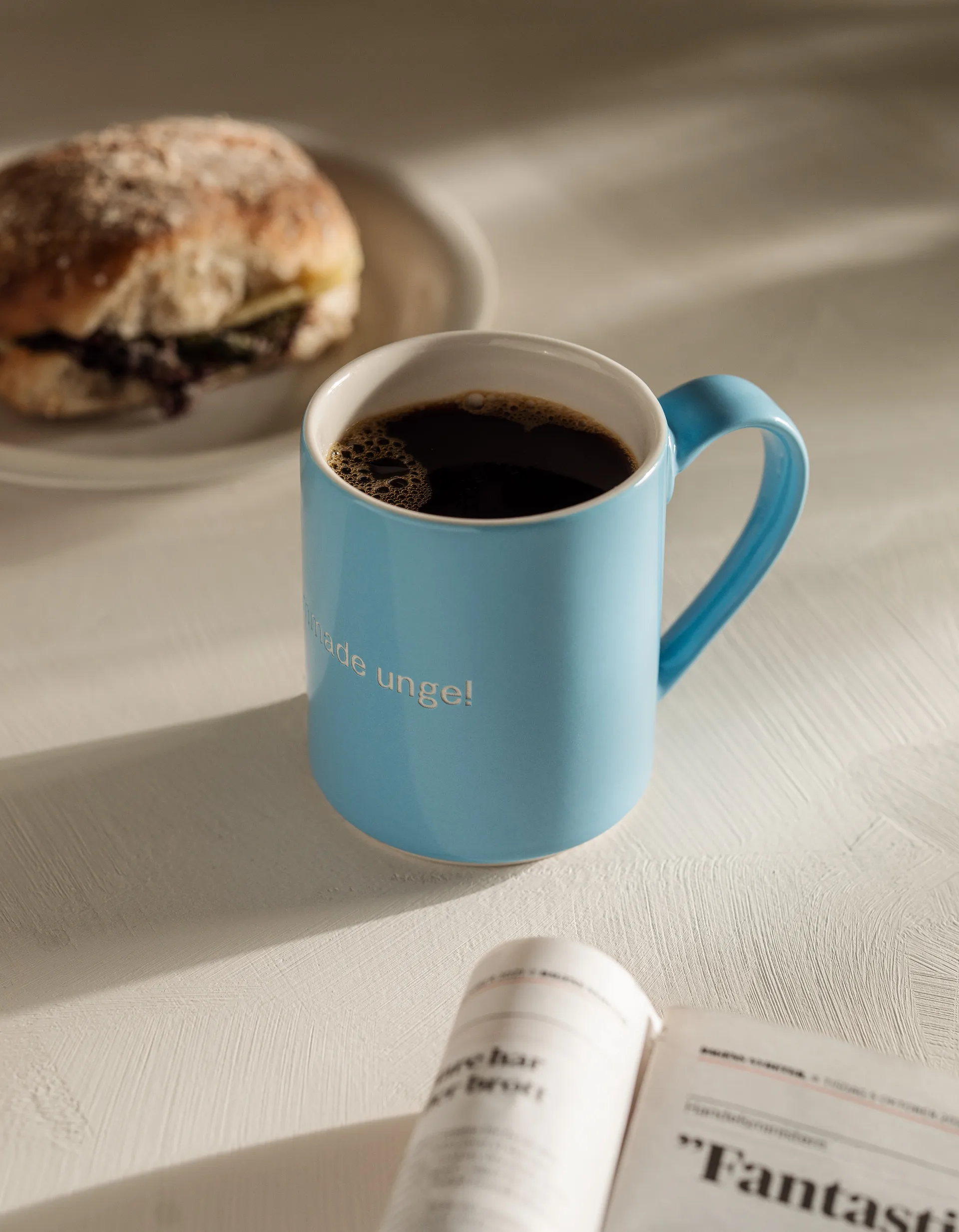 Taza Astrid Lindgren förgrömmade Unge!, texto en sueco Design House Stockholm