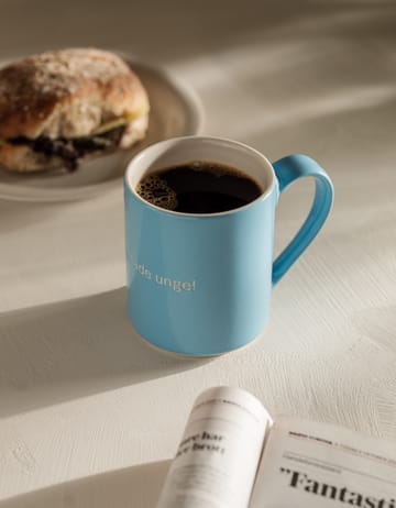 Taza Astrid Lindgren förgrömmade Unge! - texto en sueco - Design House Stockholm