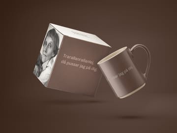 Taza Astrid Lindgren, Trarallanrallanlej - texto sueco - Design House Stockholm