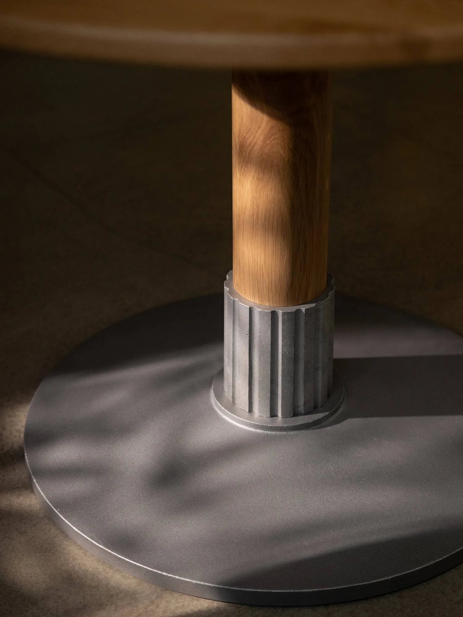 Tock Table mesa de comedor, Roble oscuro, Ø110x76 cm Design House Stockholm