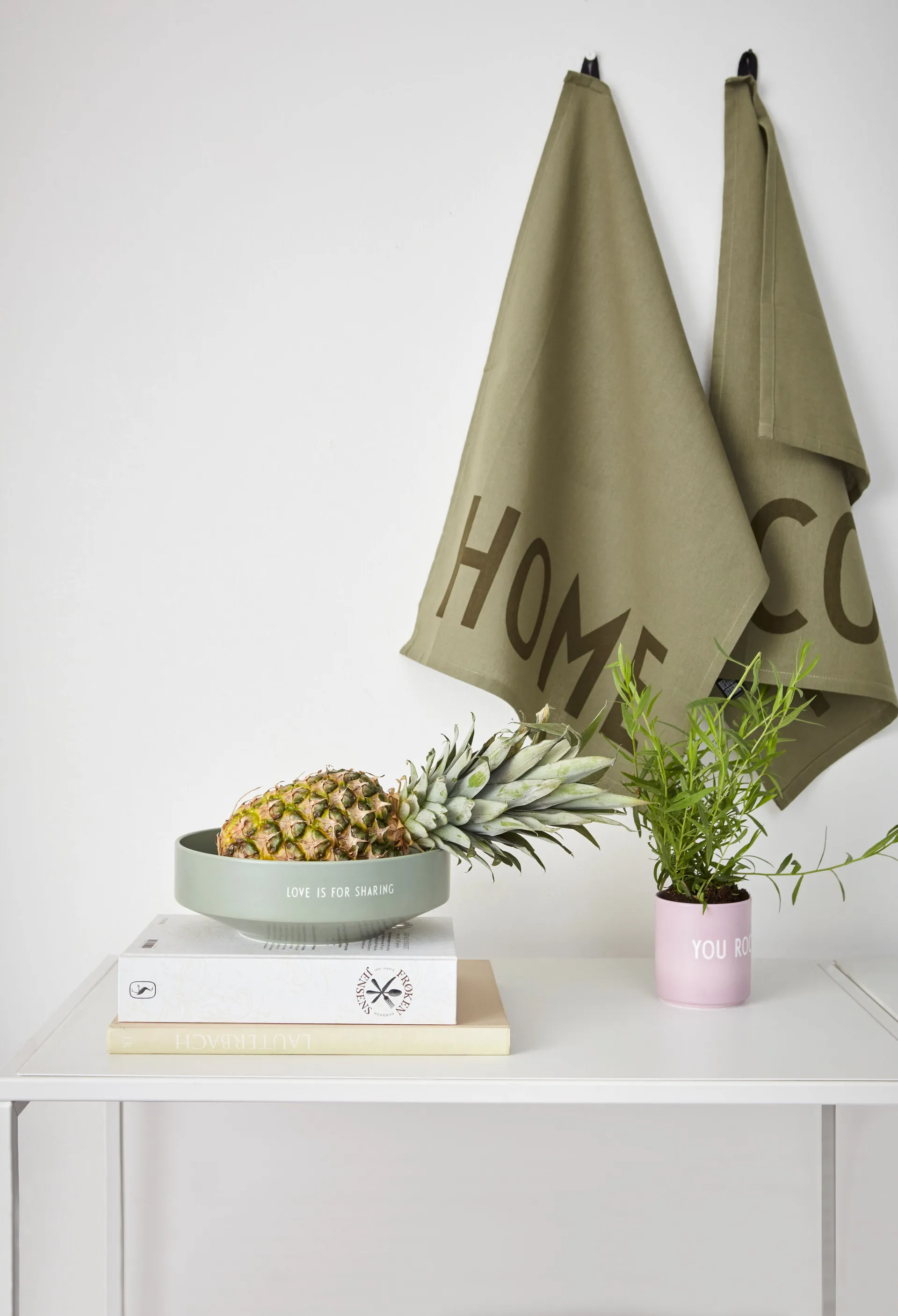 Bol favorito Design Letters medium Ø17,5 cm, Green Design Letters