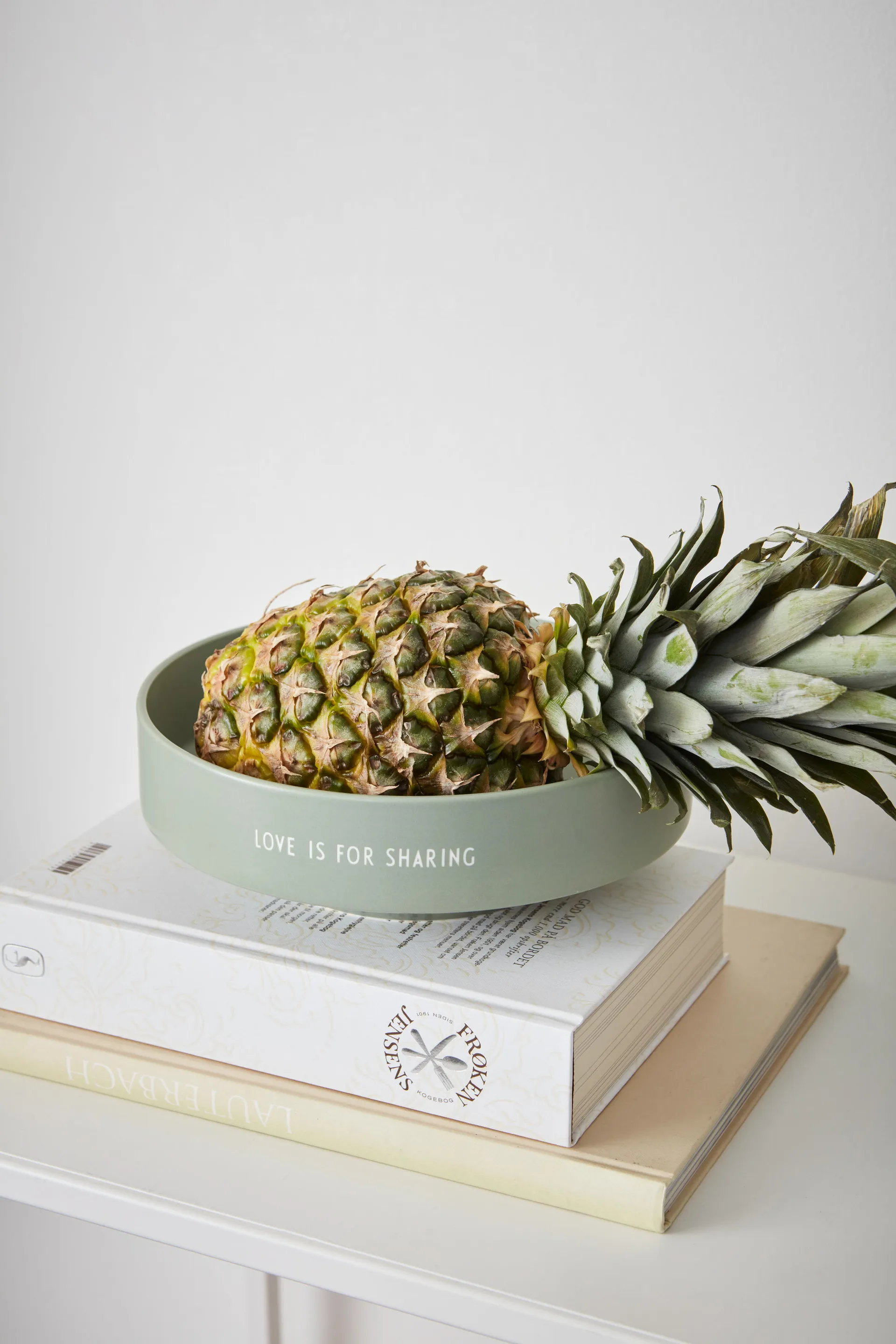 Bol favorito Design Letters medium Ø17,5 cm, Green Design Letters