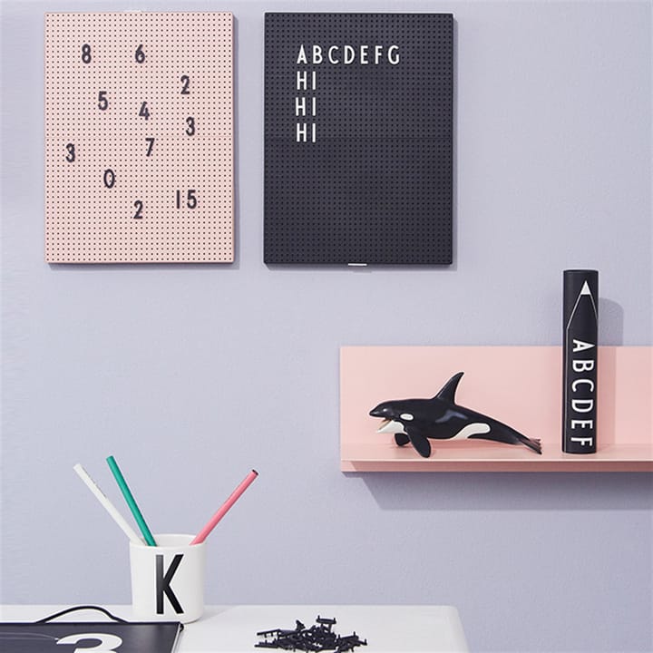 Caja con letras Design Letters, Letras negras Design Letters