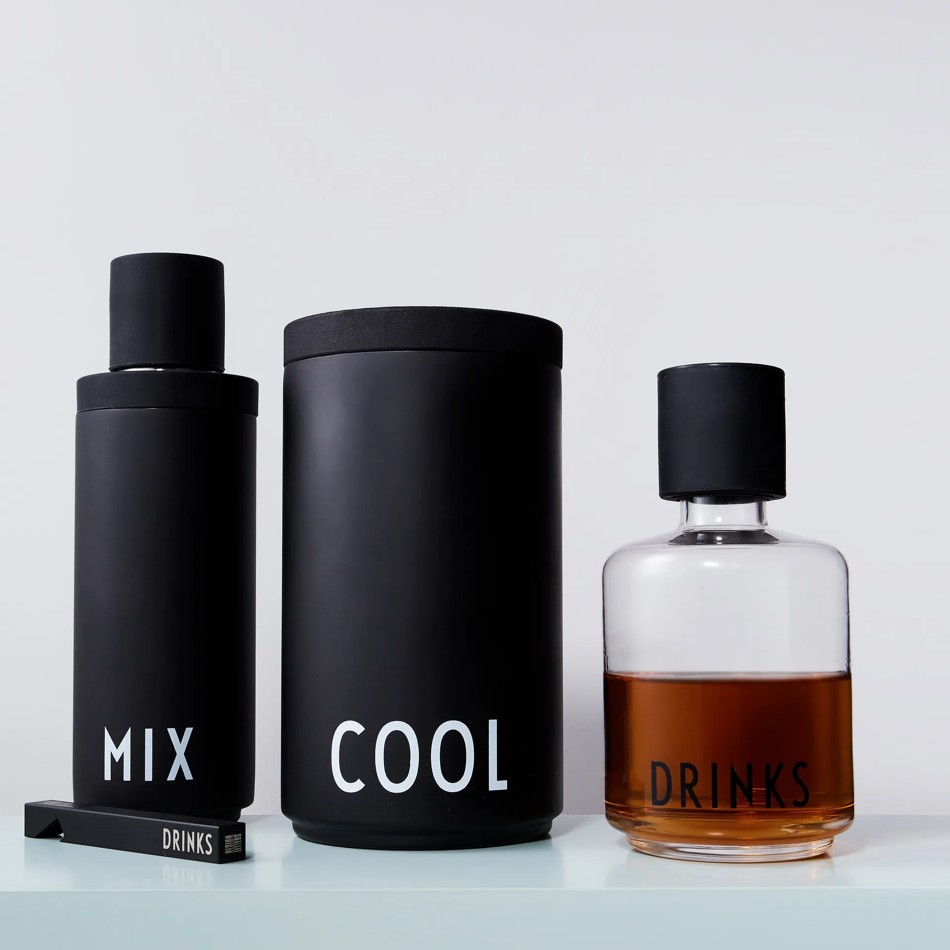 Coctelera Design Letters negro, 23 cm Design Letters