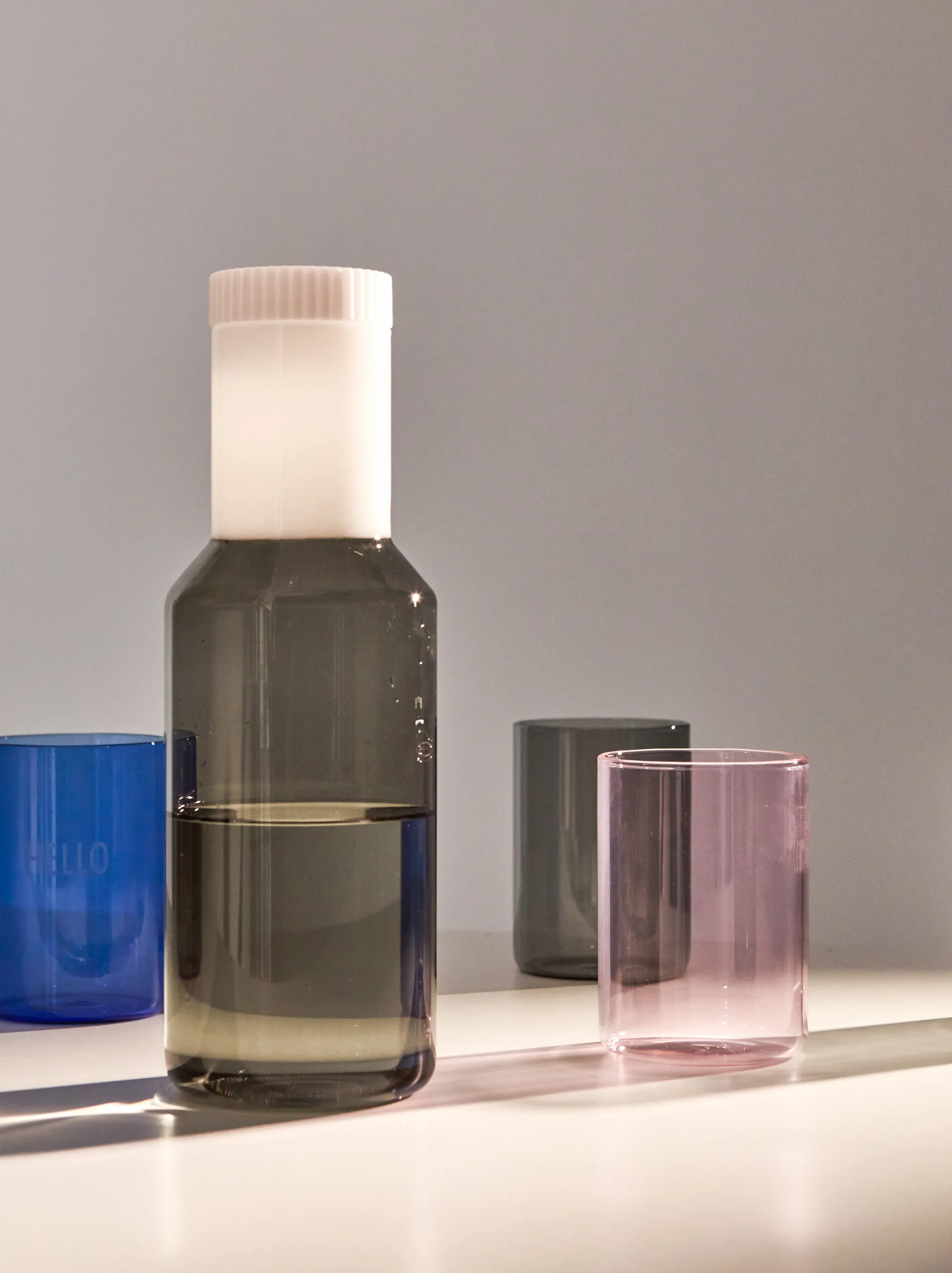 Jarra de vidrio Design Letters 1 L, Smoke/milky white Design Letters