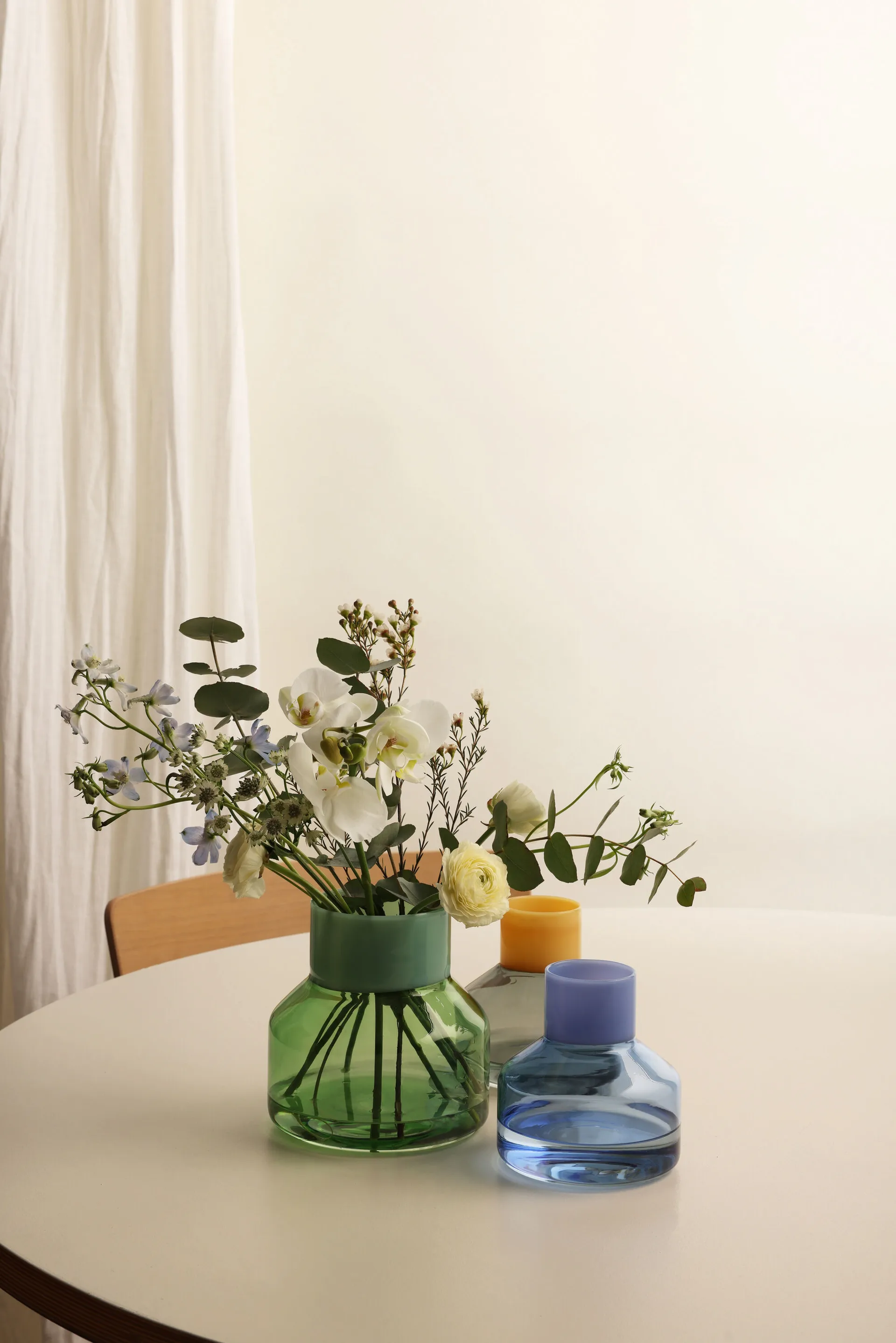 Jarrón Generous mediano Ø13 cm, Milky yellow-humo Design Letters