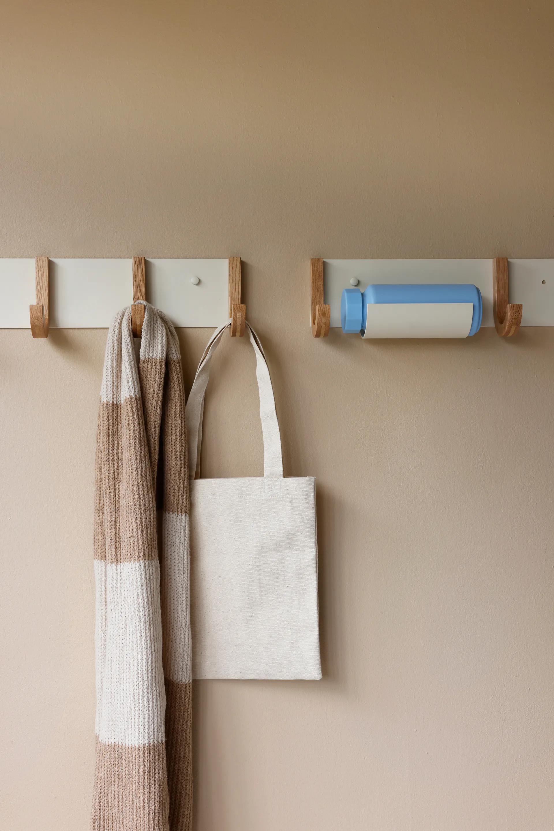 Perchero Jay 4 ganchos, Creamweiss-ek Design Letters