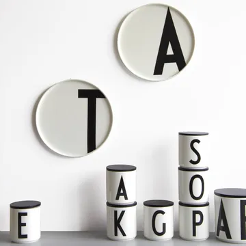 Plato con letra Design Letters - A - Design Letters