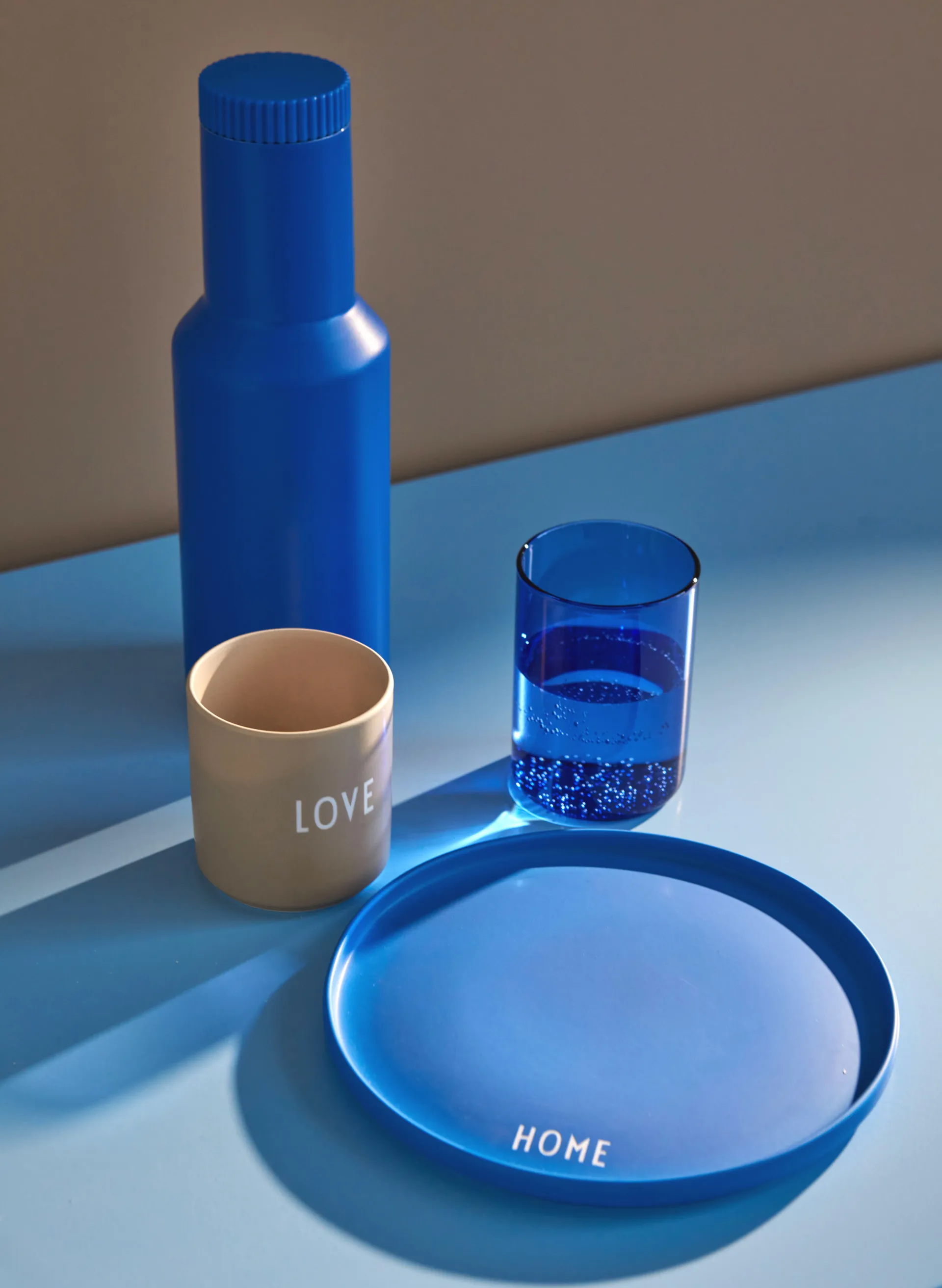 Plato favorito Design Letters Ø22 cm, Cobalt blue Design Letters