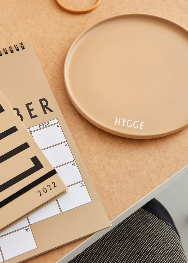 Plato favorito Design Letters Ø22 cm, Hygge-beige Design Letters