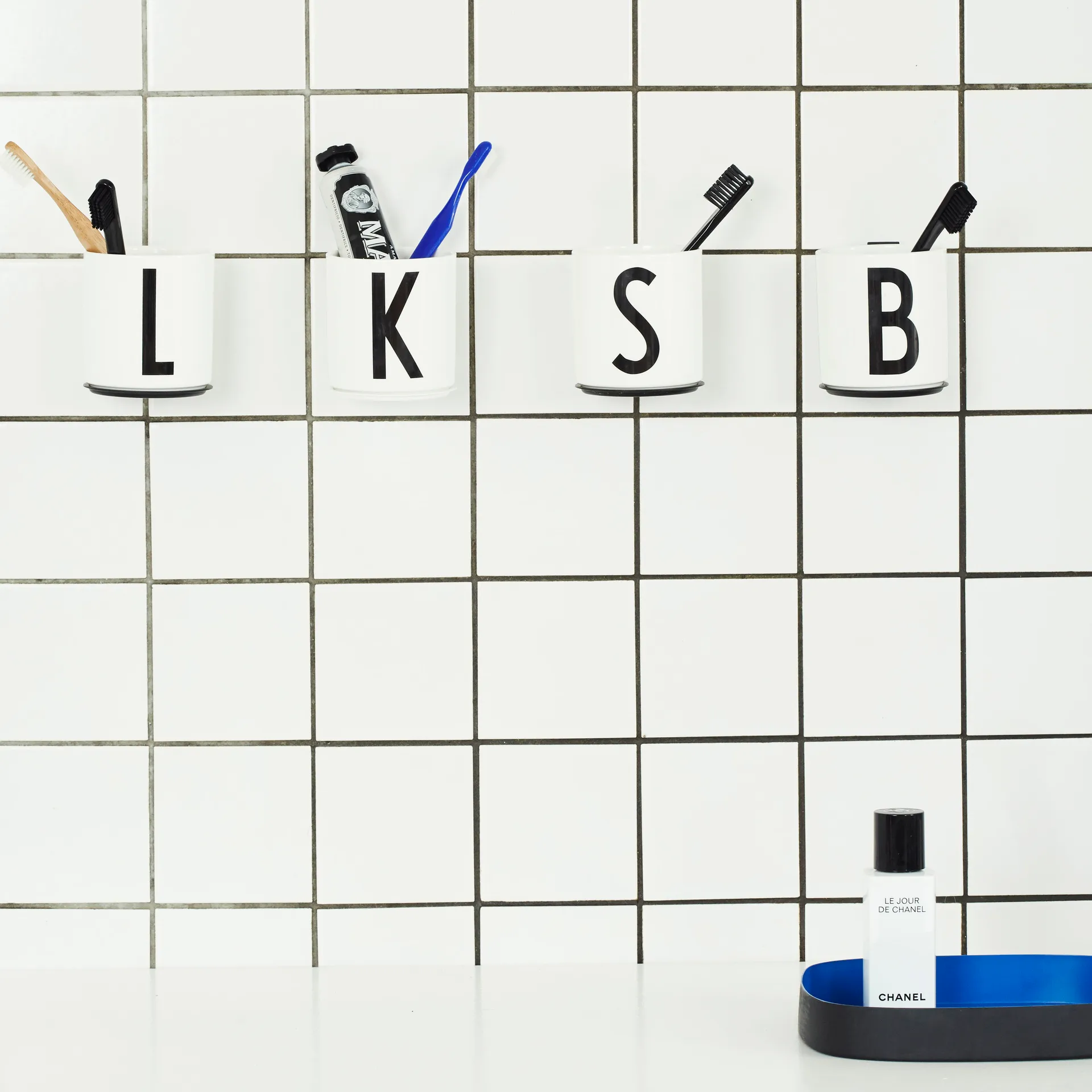 Soporte de pared para taza Design Letters, negro Design Letters