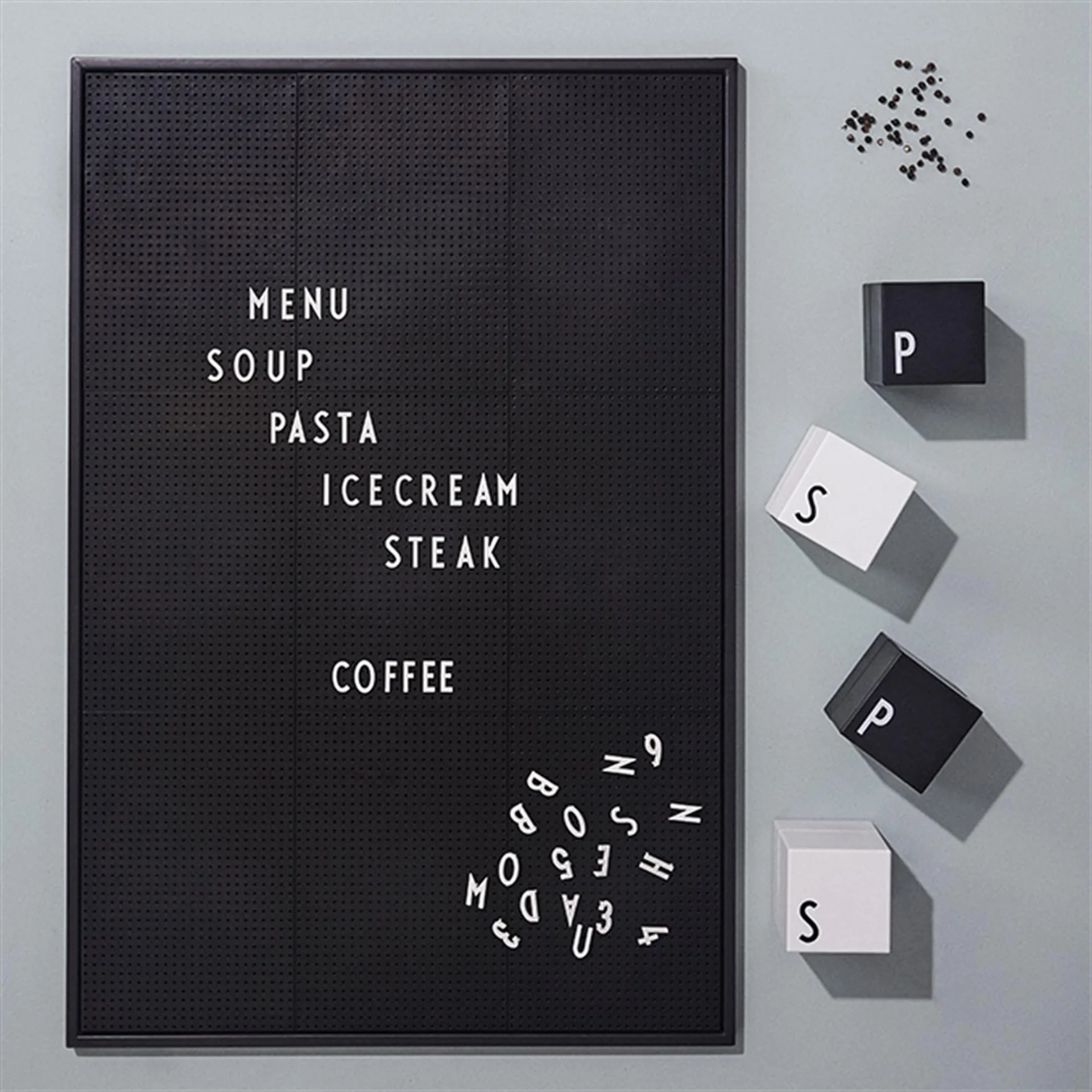 Tablón de letras A2 Design Letters, negro Design Letters