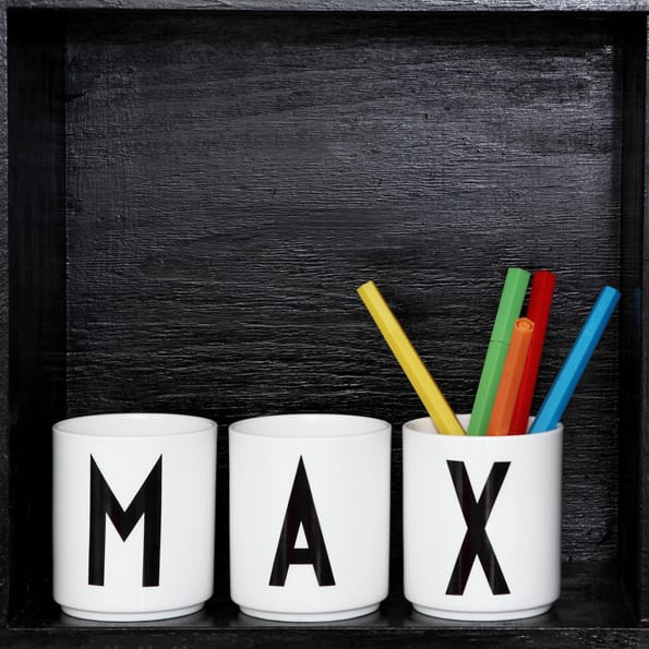 Taza con letra Design Letters, A Design Letters