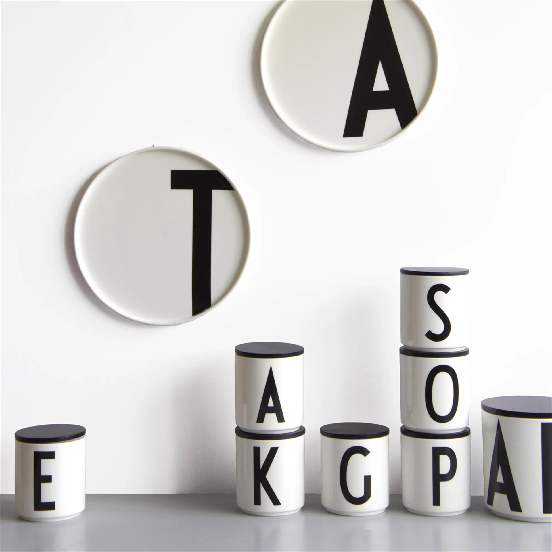 Taza con letra Design Letters, B Design Letters