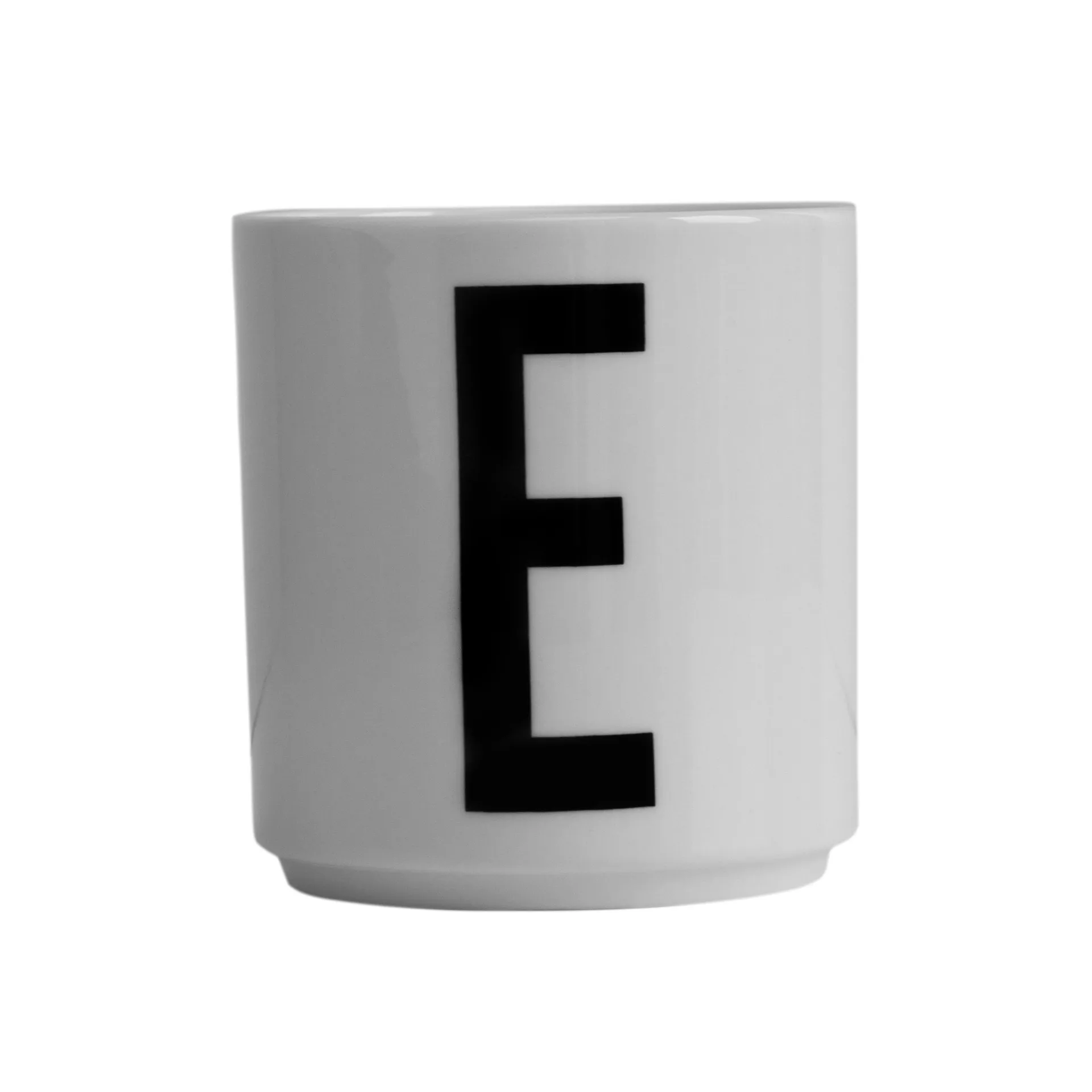 Taza con letra Design Letters, E Design Letters
