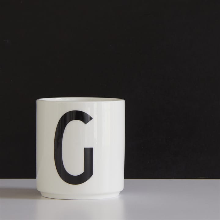 Taza con letra Design Letters, G Design Letters