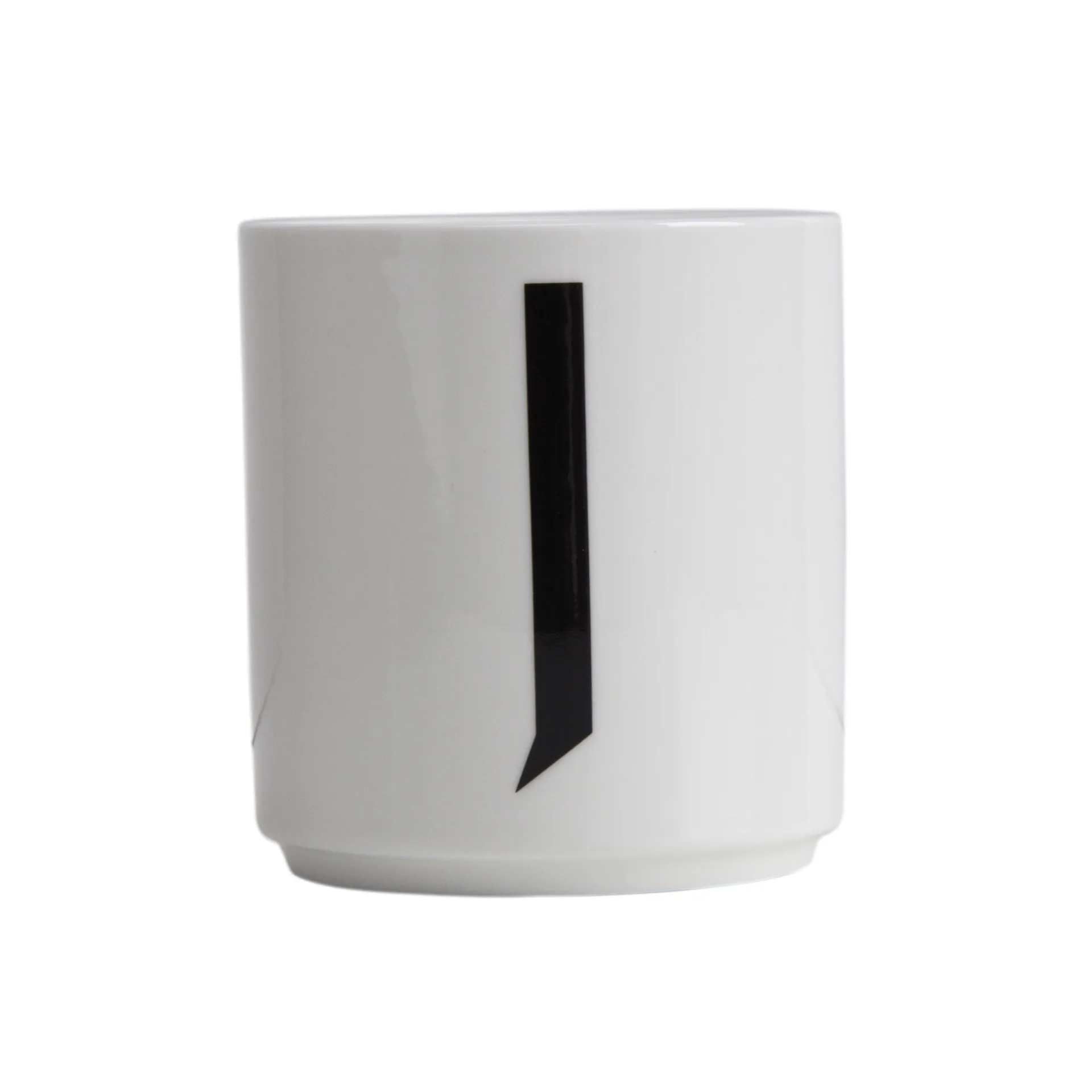 Taza con letra Design Letters, J Design Letters