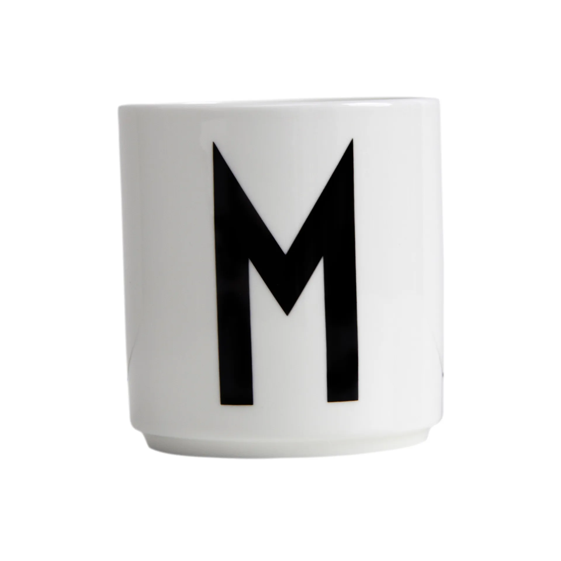 Taza con letra Design Letters, M Design Letters