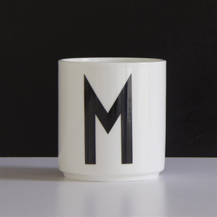 Taza con letra Design Letters, M Design Letters